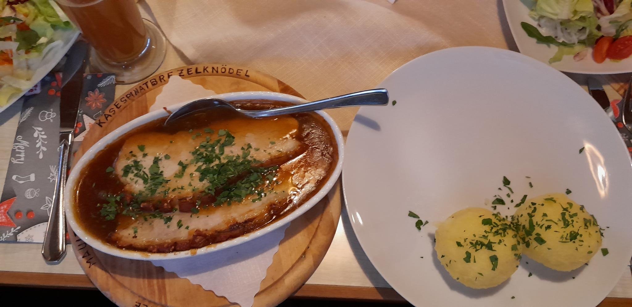 Braten mit Klößen