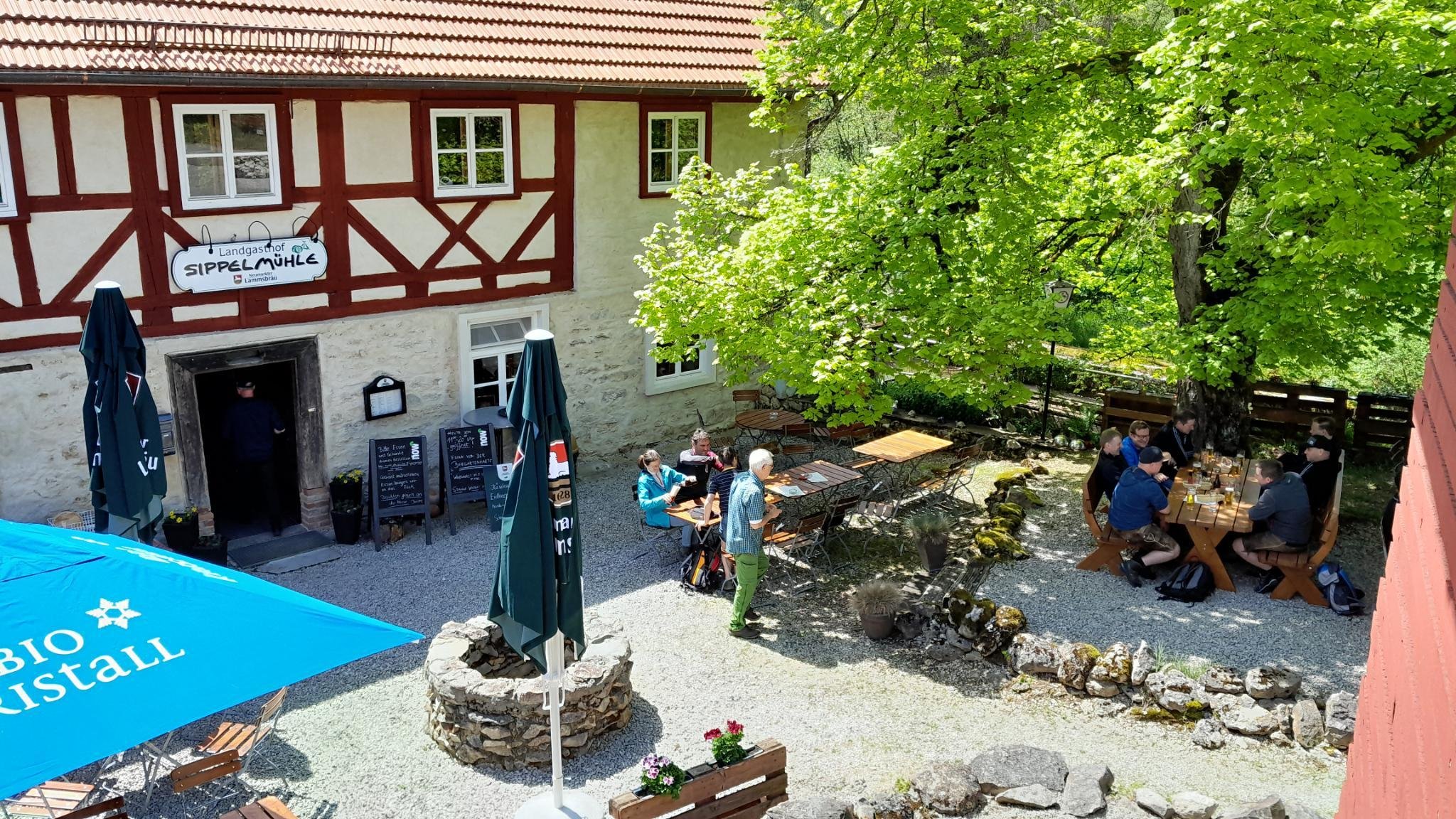 Biergarten Tische leer