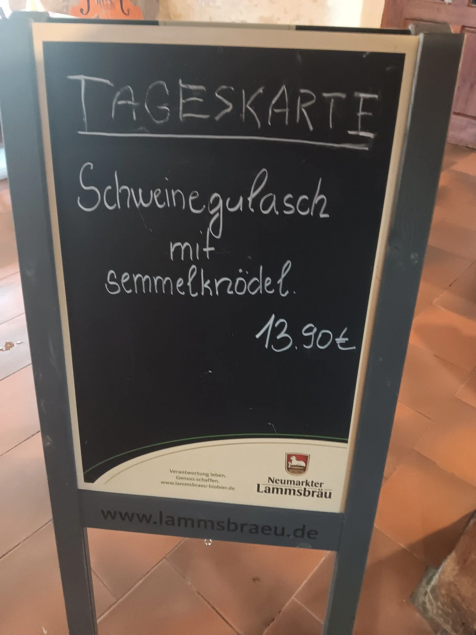 Schweinegulasch_Aufsteller.jpg