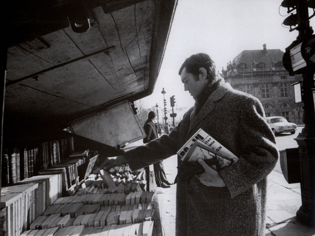 2. Julio Cortazar por las calles de París.