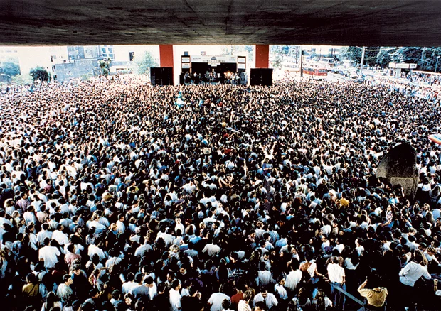 6. Concierto bajo el Museo de Arte de Sao Paulo.