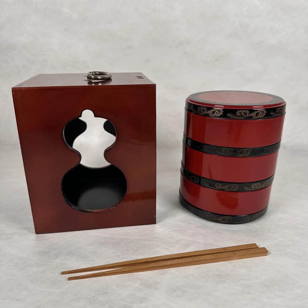 手鏡 鎌倉彫 Kamakura Lacquerware mirror Small Kamakura-bori Hand Mirror — Japanese Cultural