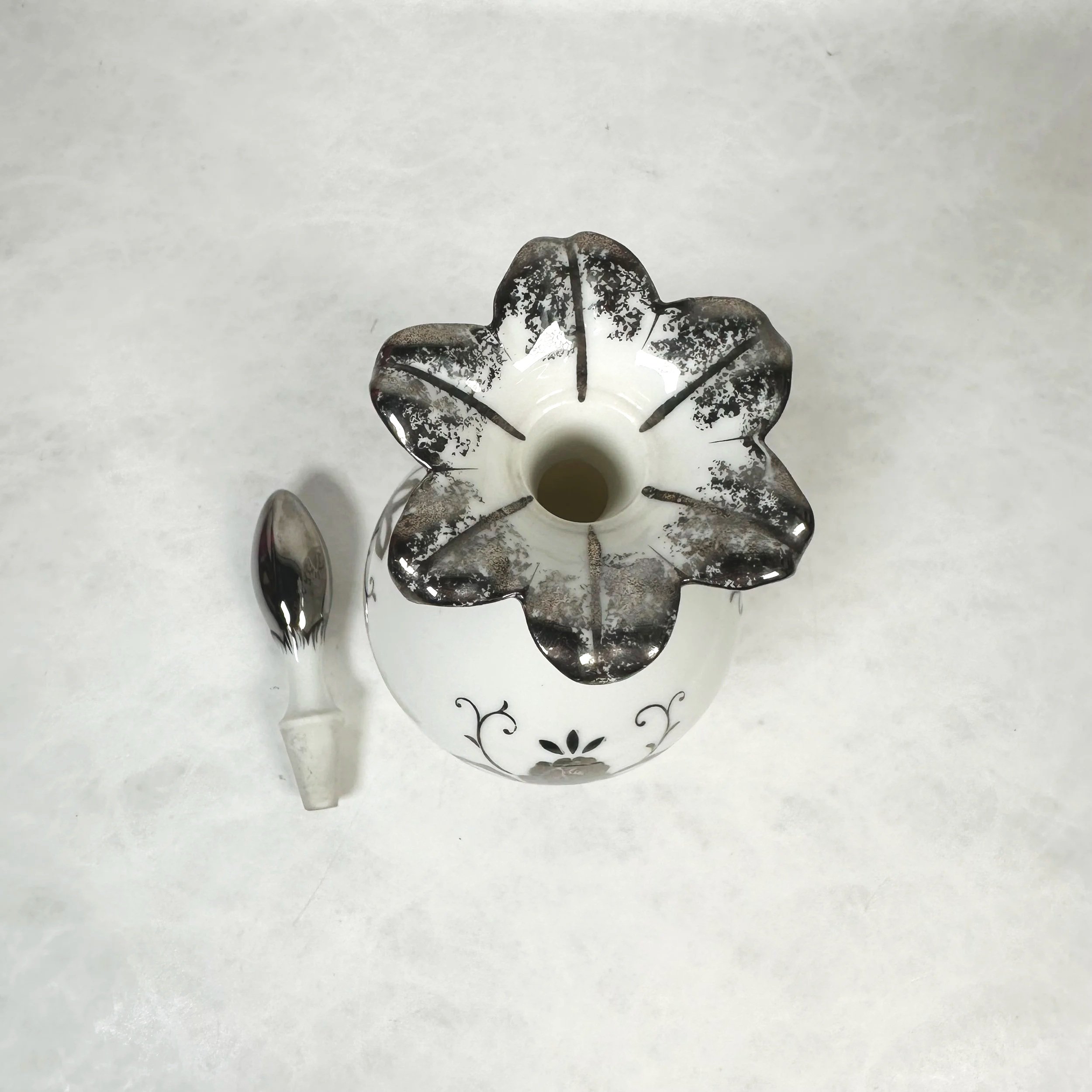 インペリアルポーセリン　デキャンタ Decanter Set — Japanese Cultural & Community Center of Washington