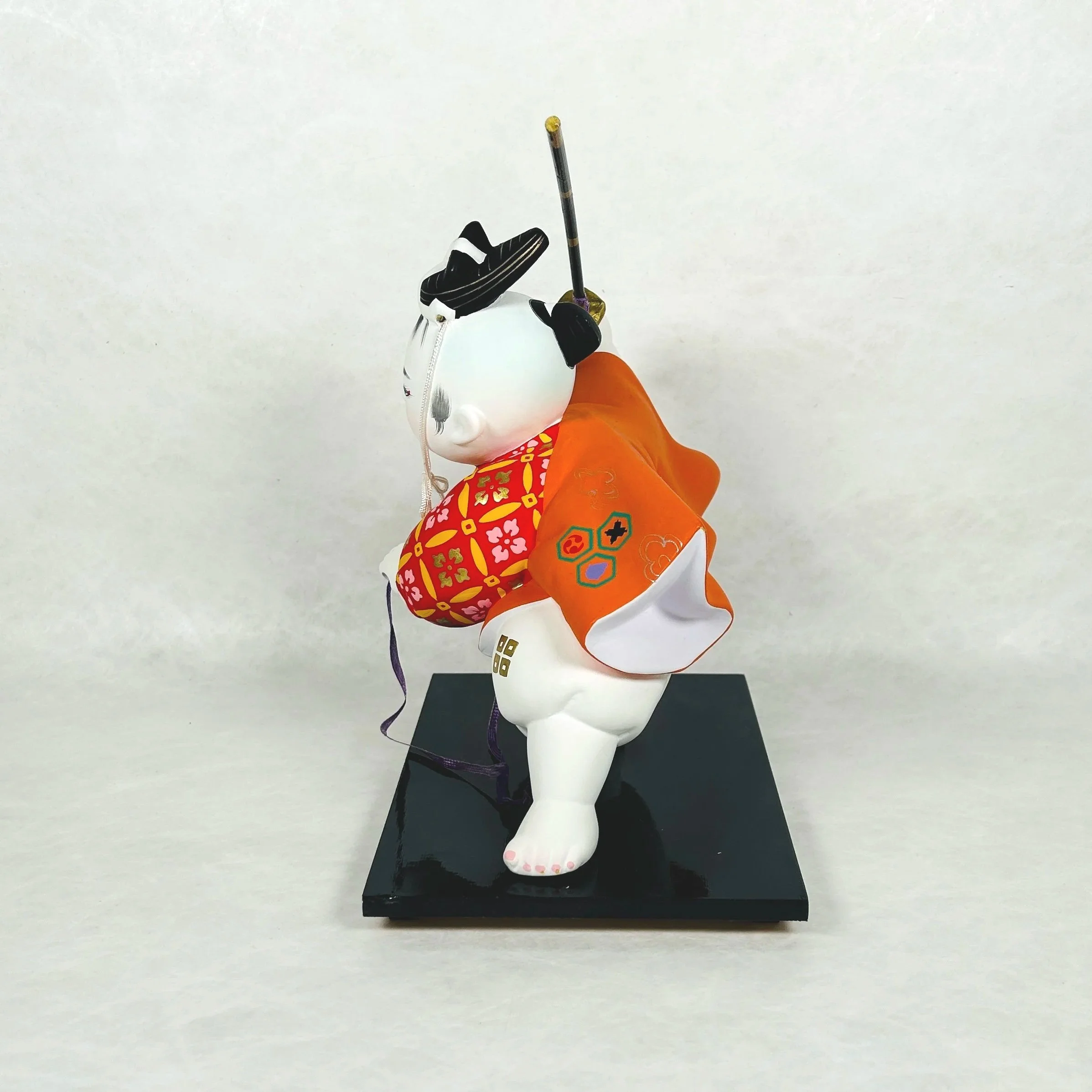 A Pair of Wooden Dolls Depicting Ainu People — Japanese Cultural