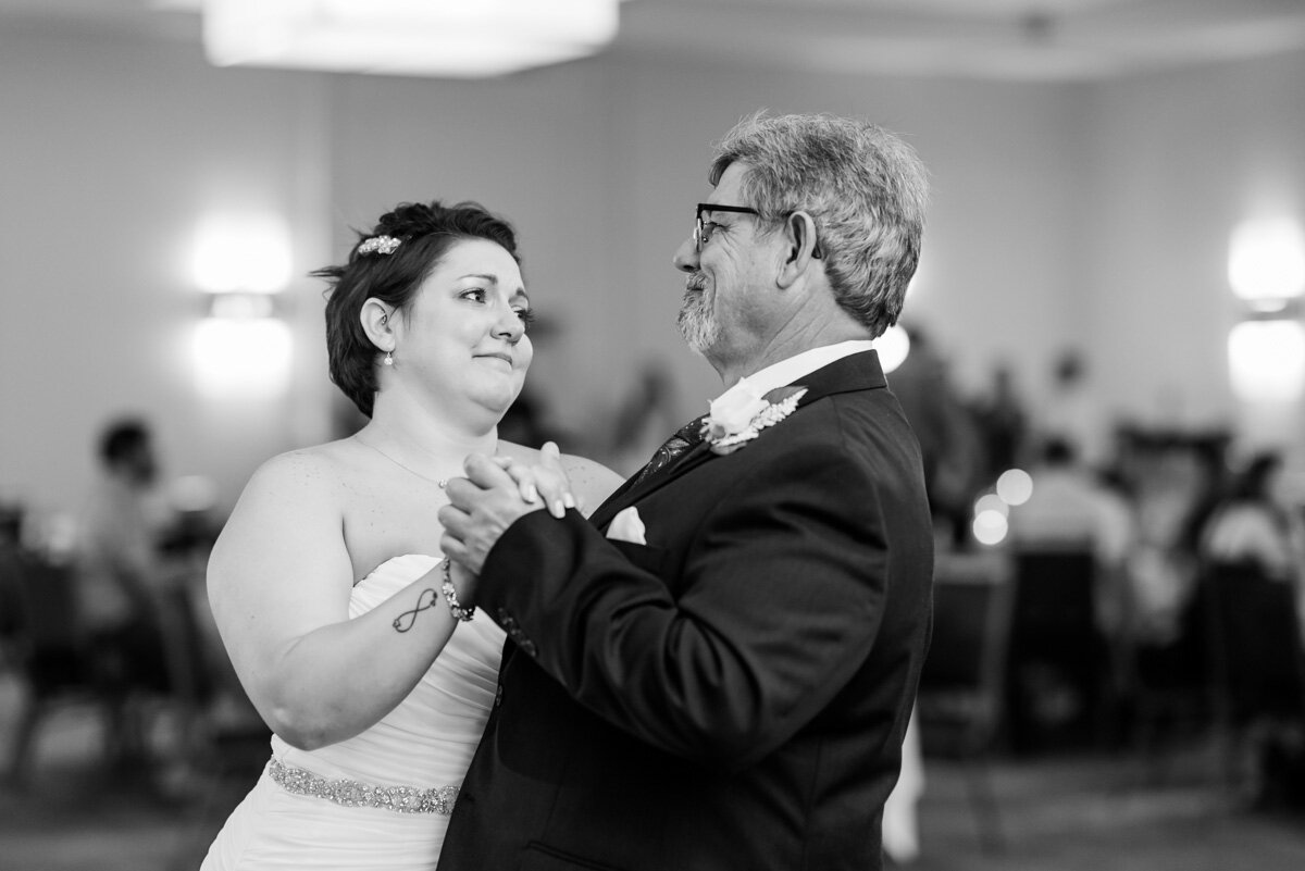Holiday Inn Fargo Wedding Photos | Chelsea Joy Photography