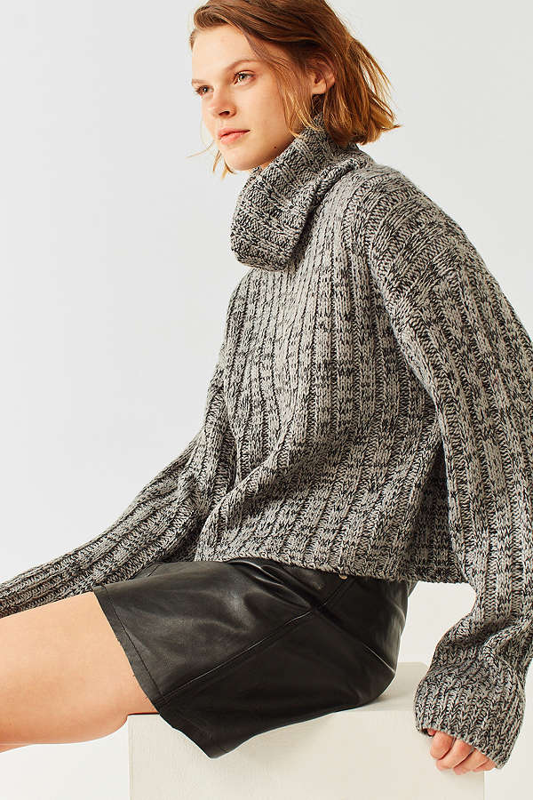  Urban Outfitters // BDG Chunky Turtleneck Sweater 