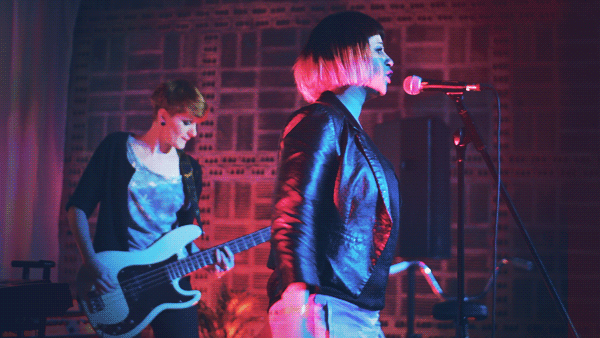 CHANTEUSE-OK_600.gif