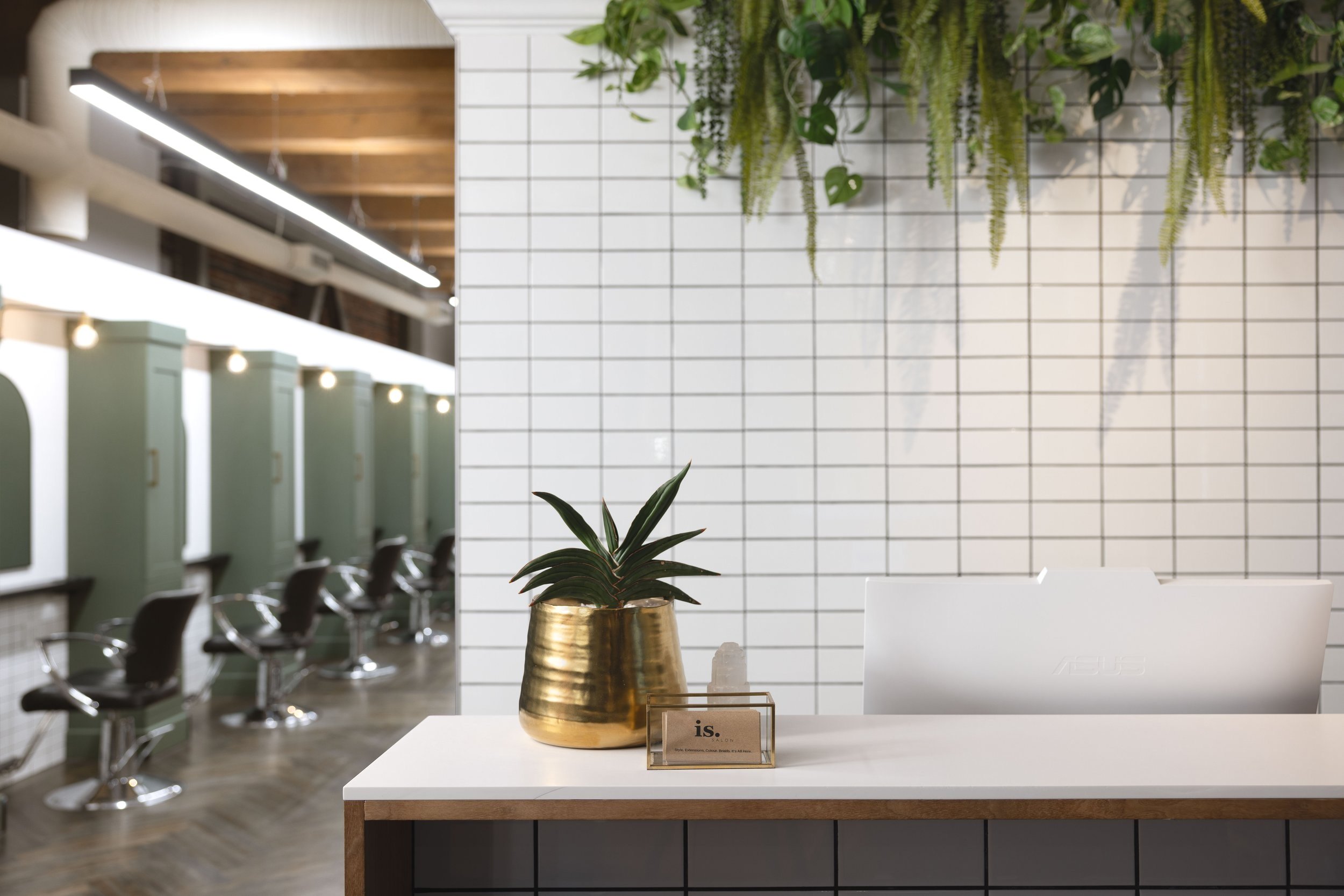 Is. Salon Vancouver