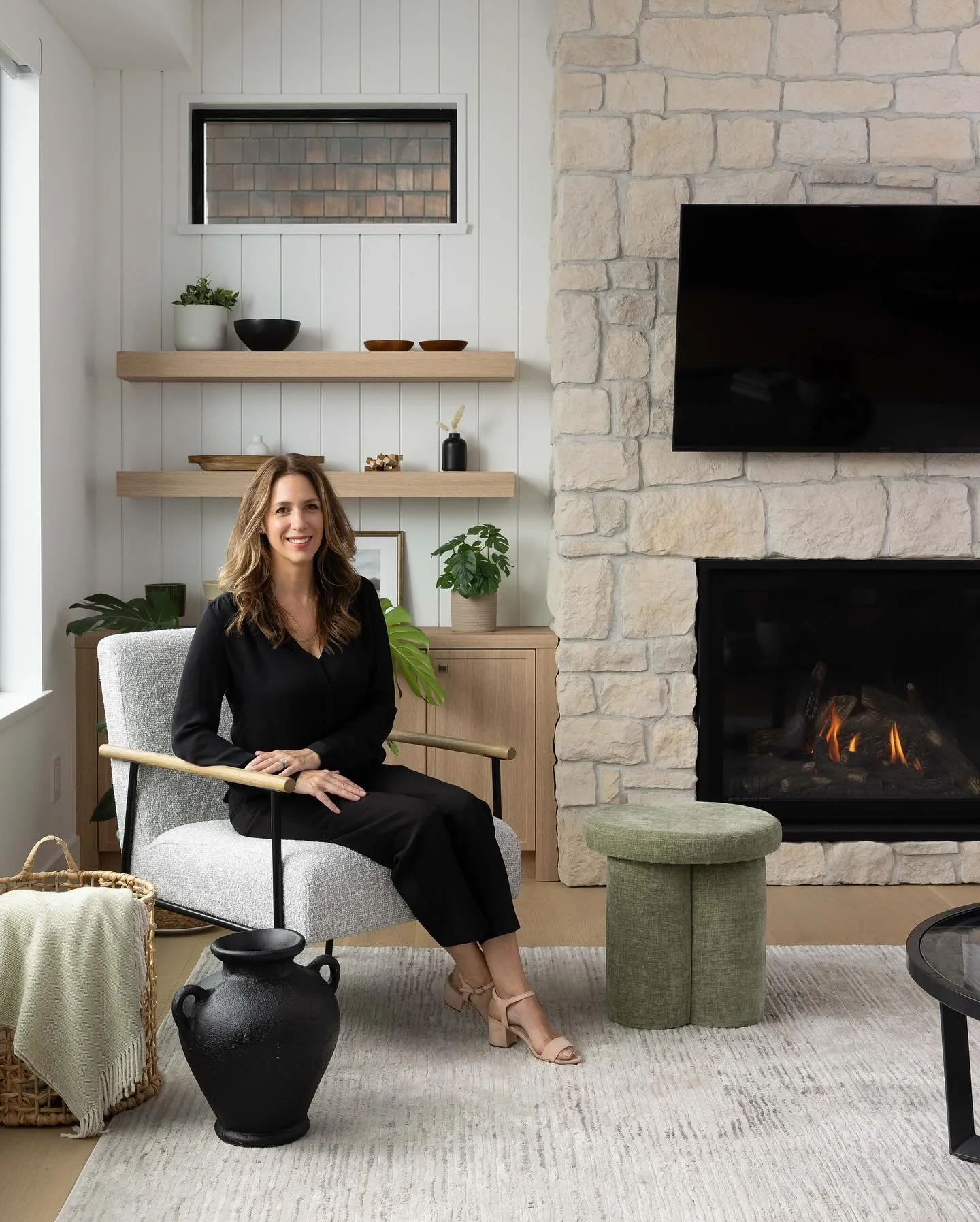 Celebrating our win for best &lsquo;Fireplace &amp; Media Wall&rsquo; at the 2025 Western Canada Design Excellence Awards last weekend 🍾🍾
Thank you to our wonderful clients for the opportunity to work on their stunning new home build designed by @m