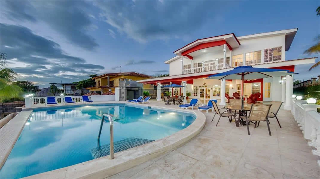 Ocean Front Home in Pochomil 2.jpg