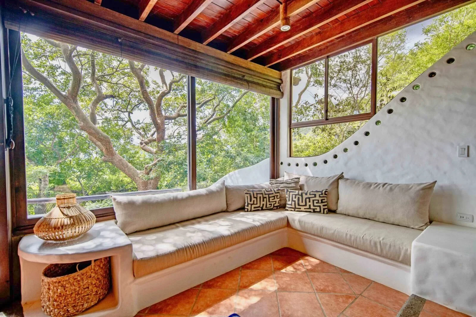 View of Off Grid Homes: Revolutionizing Sustainable Living