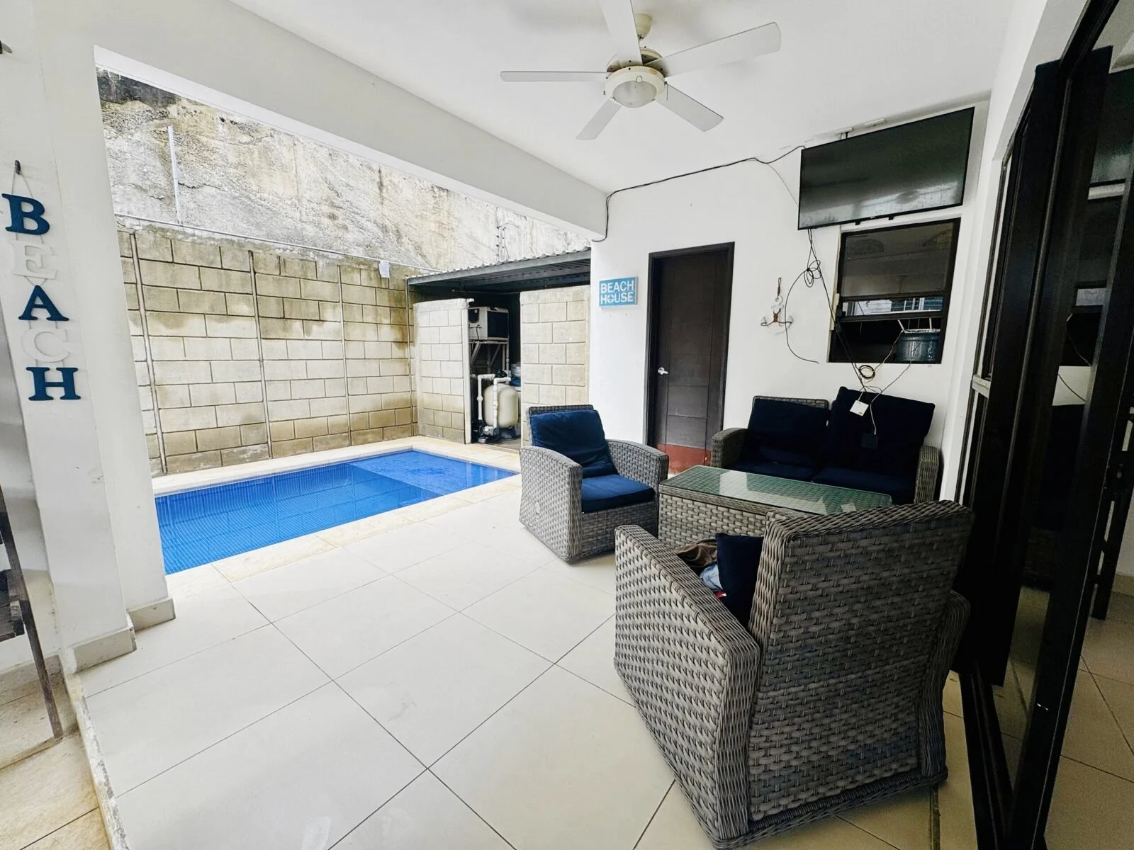4-bedroom-villa-with-pool-in-colinas-de-miramar-04-1600x1200.jpg