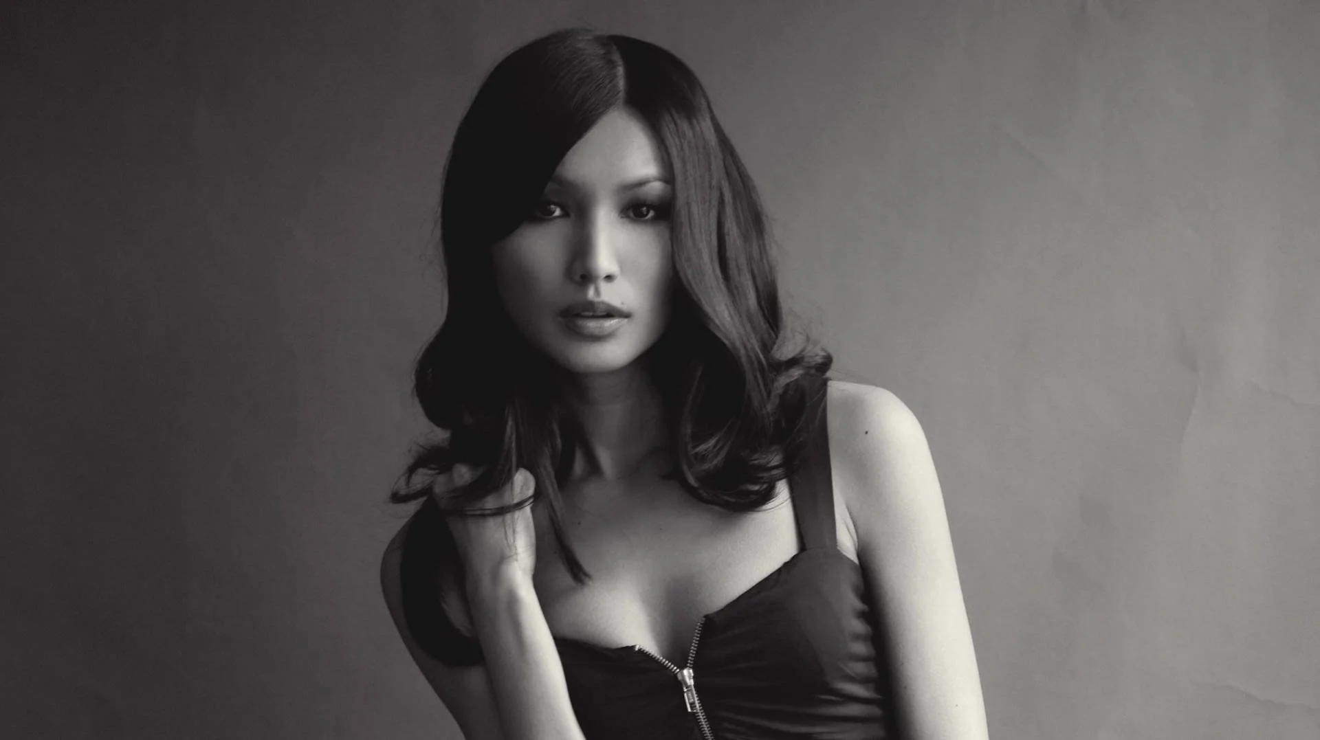 BRITISH ACTRESS GEMMA CHAN JOINS THE ENSEMBLE CAST OF 007 FIRST LIGHT!