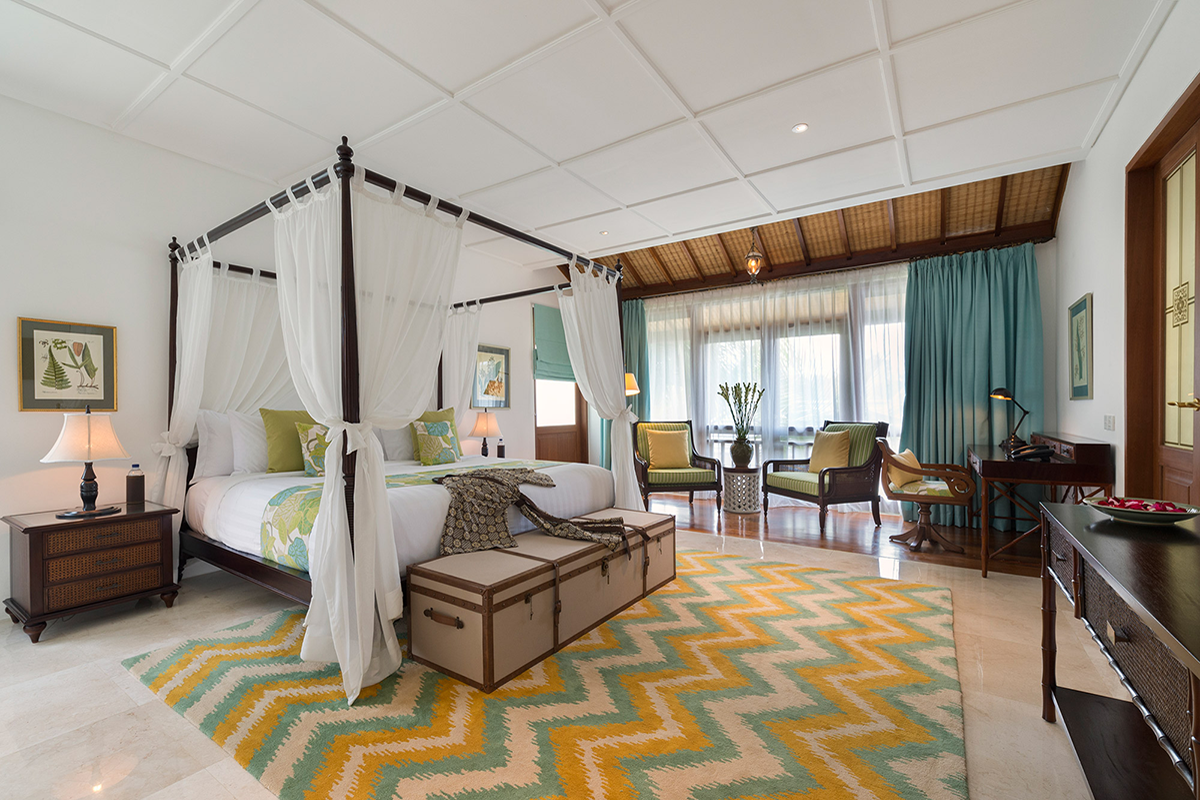King-four-poster-bed-B-1200x800.png