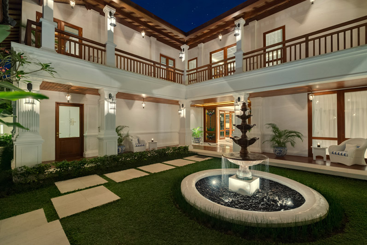 Main-house-fountain-1200x800.png