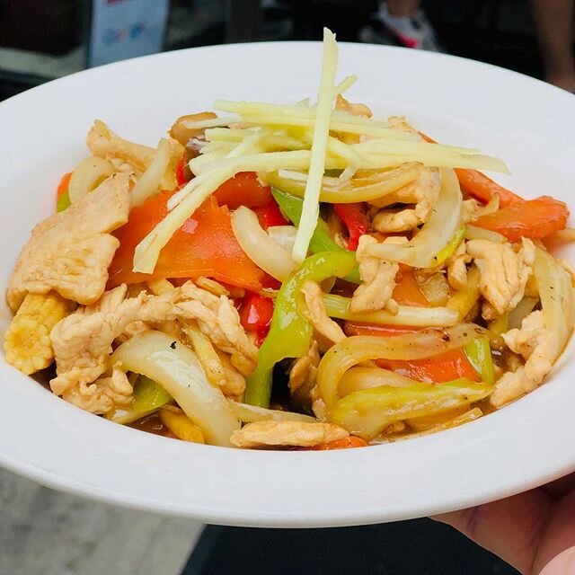 Ginger sauce with halal chicken @topthai_greenwich .

Top Thai Greenwich now is available for pick up, take out , and delivery now. @grubhub
 @seamless 
@chownow 
@ubereats 
@postmates 
@doordash 
@caviar 
@yelp ☎️646-726-4418
🚚🚛🛺➡️➡️➡️➡️your home