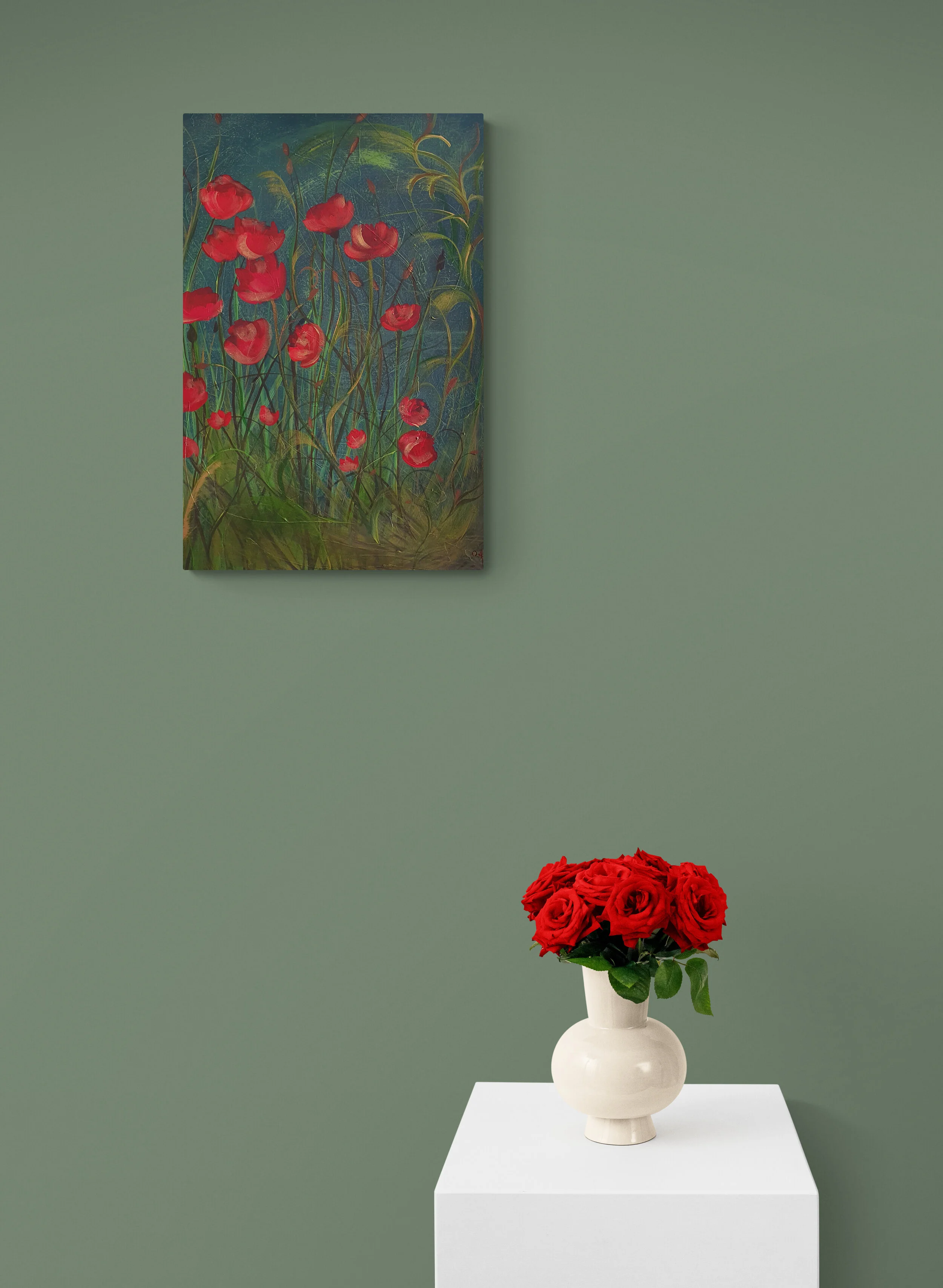 Vase_with_fresh_cut_flowers_on_white_plinth (2).jpg