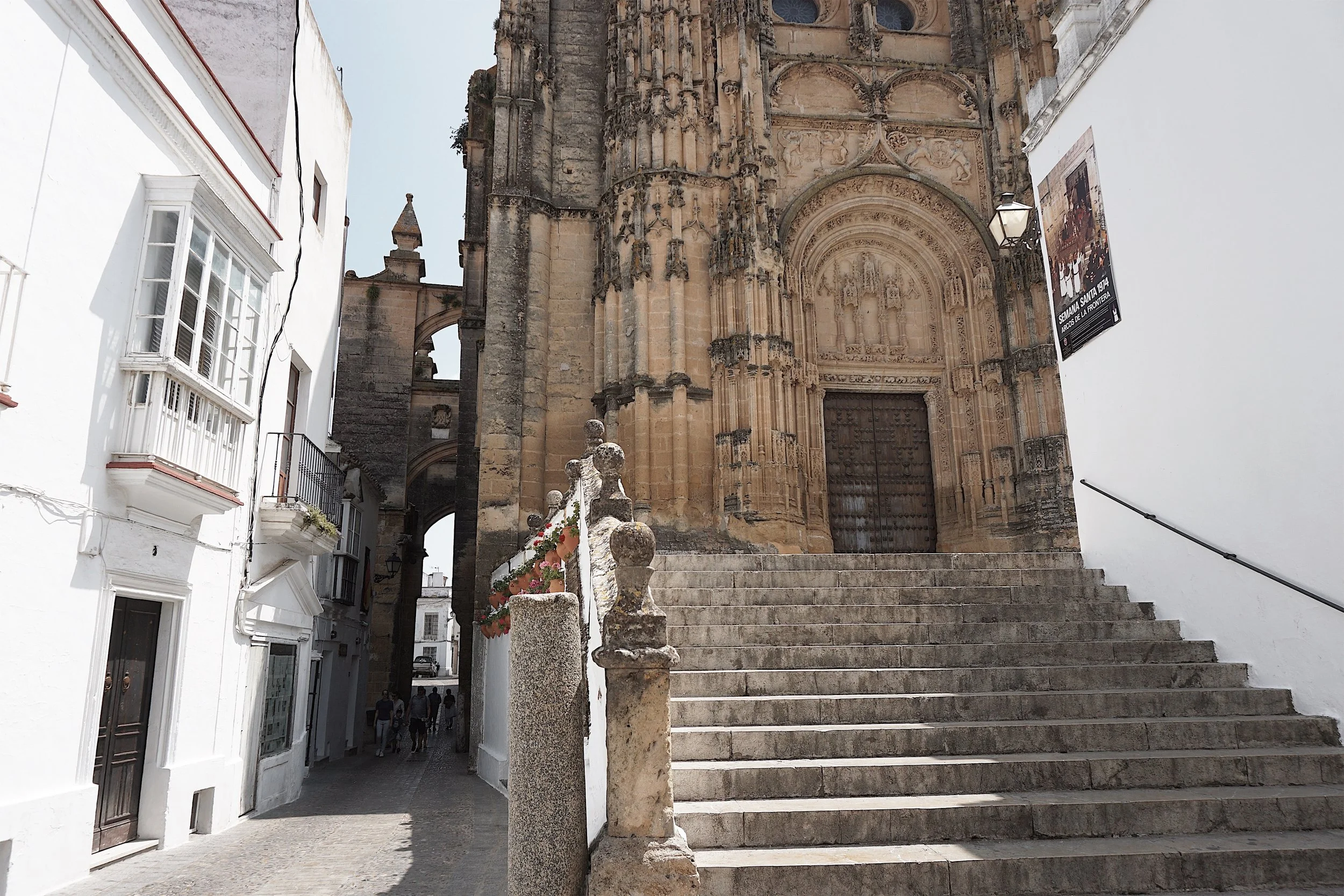 In summer, these streets are packed and the flowers in the walls are bloomed and very colorful. I was glad I went during off season. However, there were a lot of tourists!