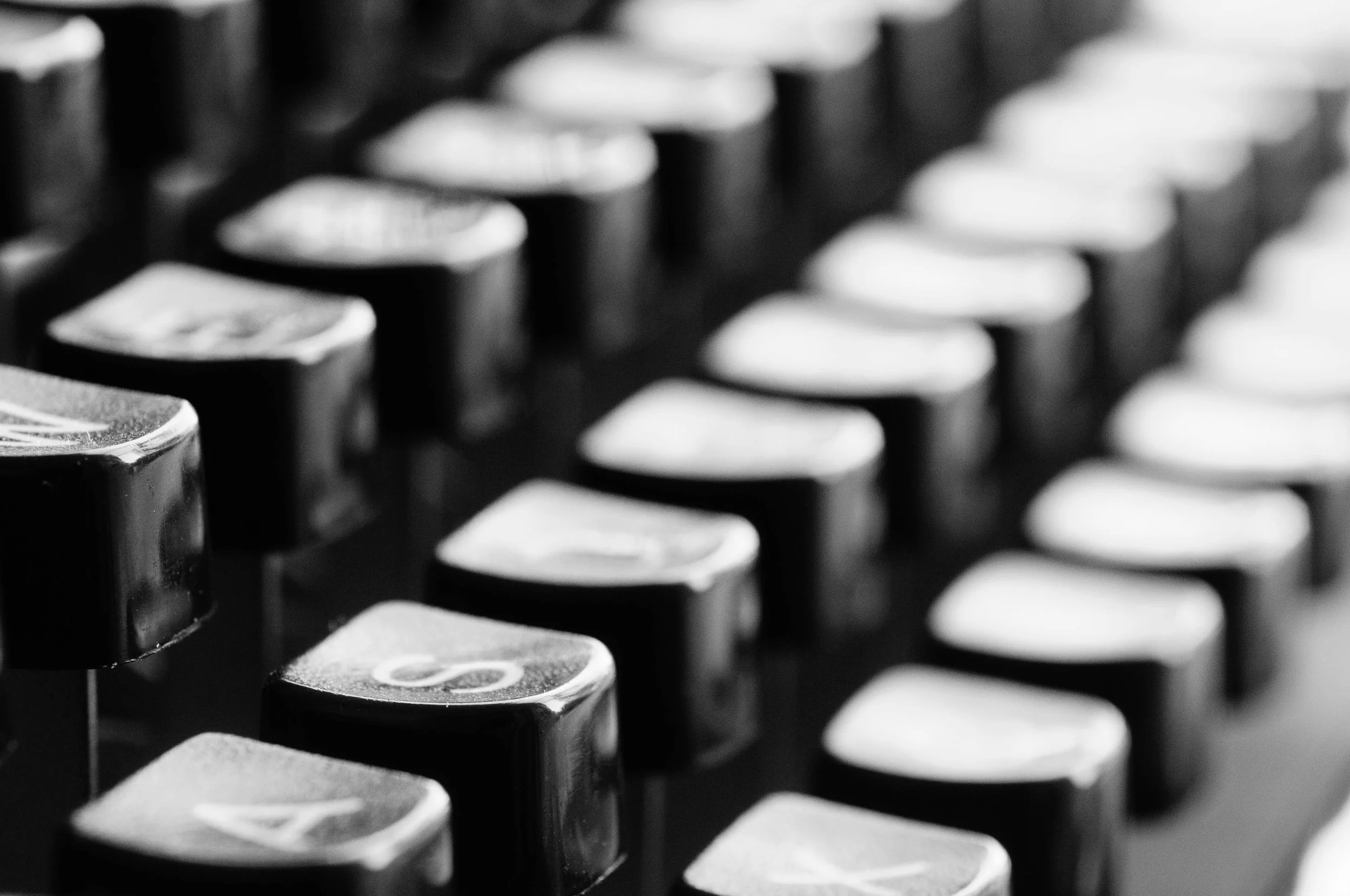 typewriter-keys-mechanically-letters.jpg