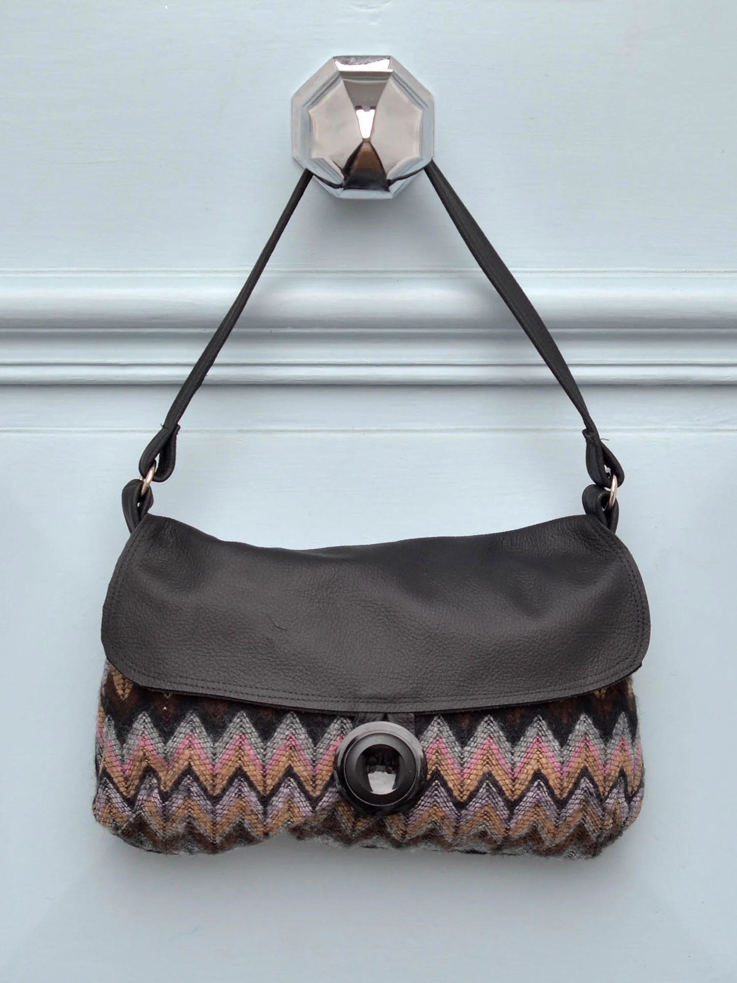 ringed_bag.jpg