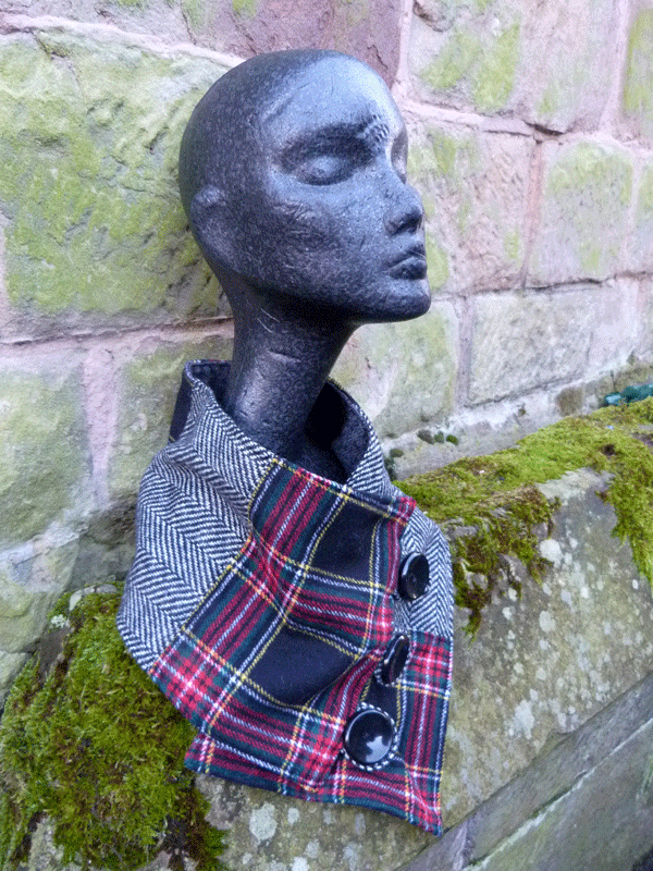 side-blk-tartan-scarf.gif