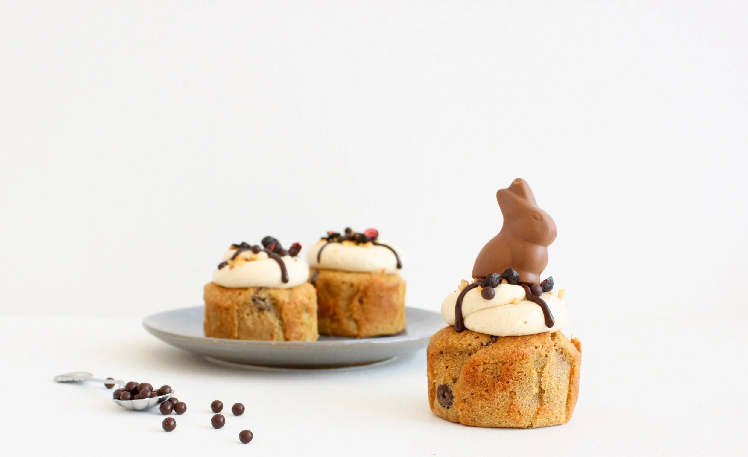 TheCakerEasterminicakes.jpg