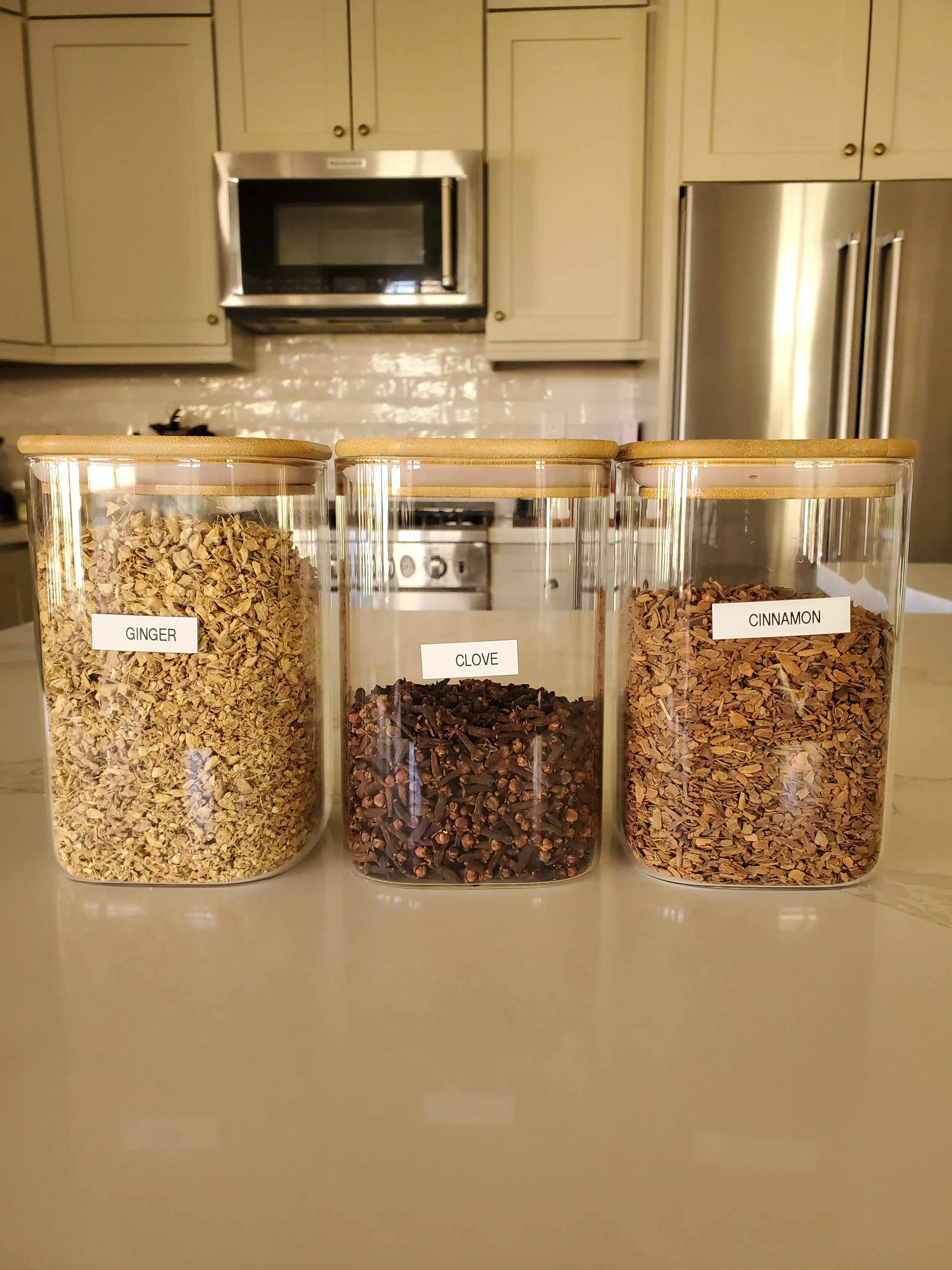 Dried ginger, clove and cinnamon chips