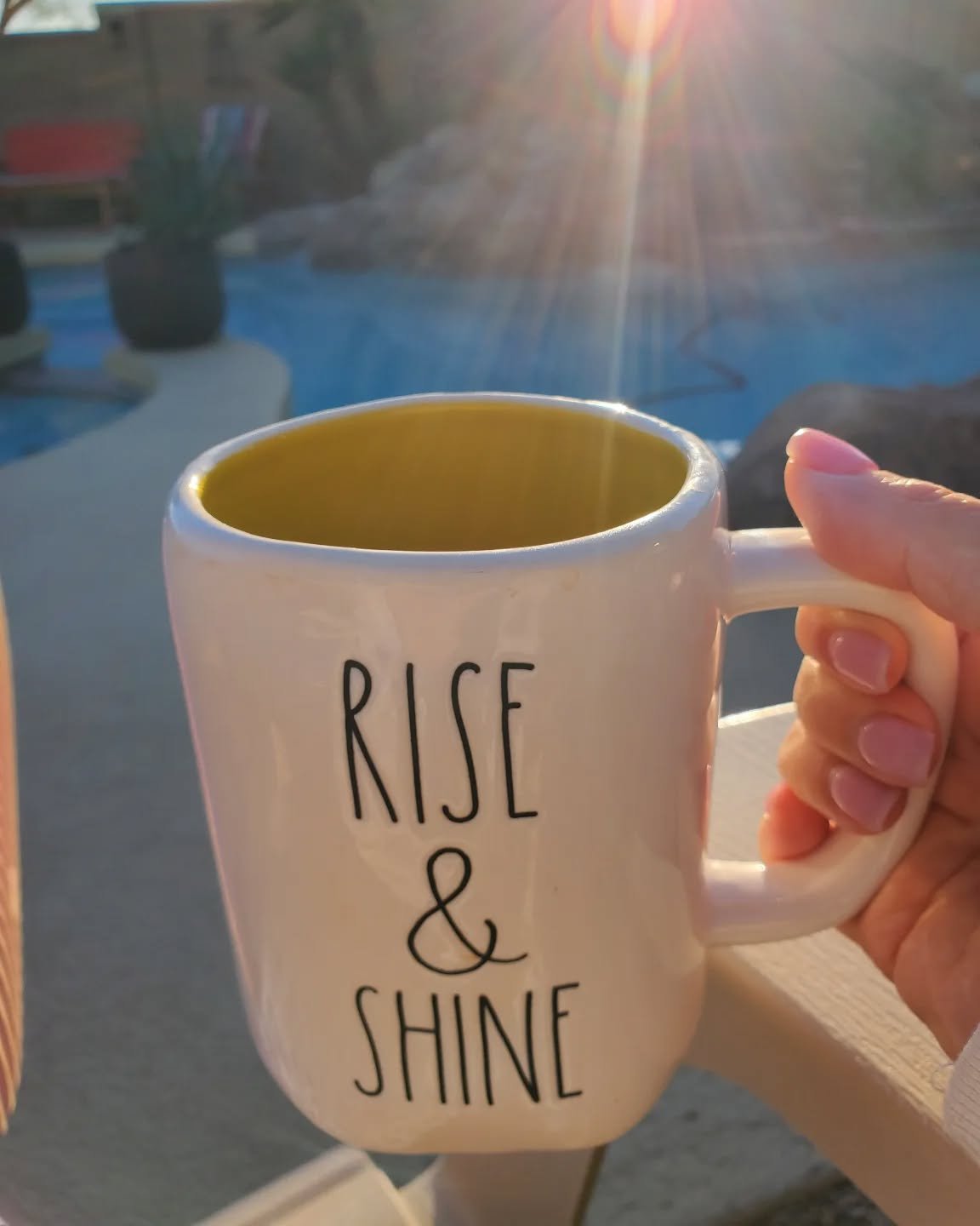 Snapped this picture early this morning and it's been the kind of day that I just remembered I did 😵&zwj;💫

Just a reminder why quiet mornings are so important! 

Anyone else glad it's Friday???