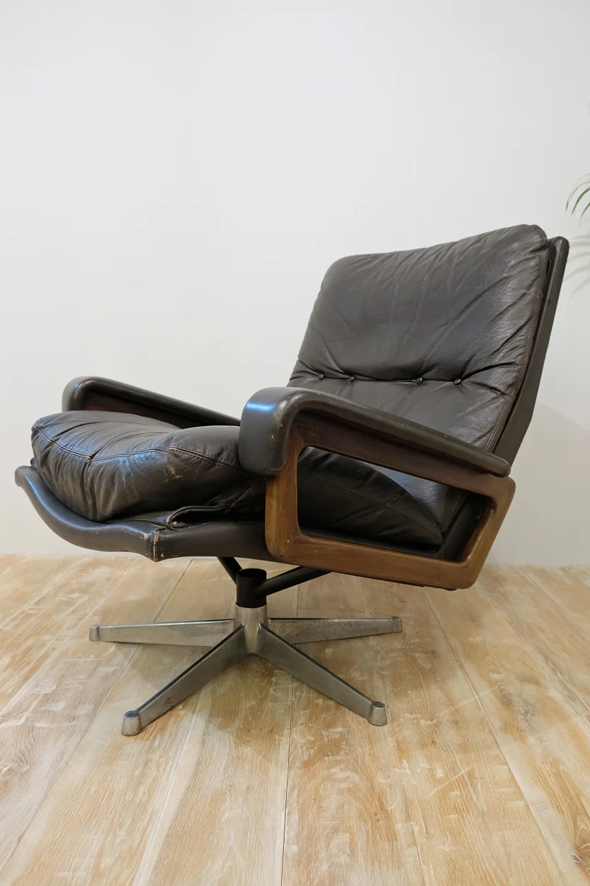 King-Swivel-Strassle-Chair-3.jpg