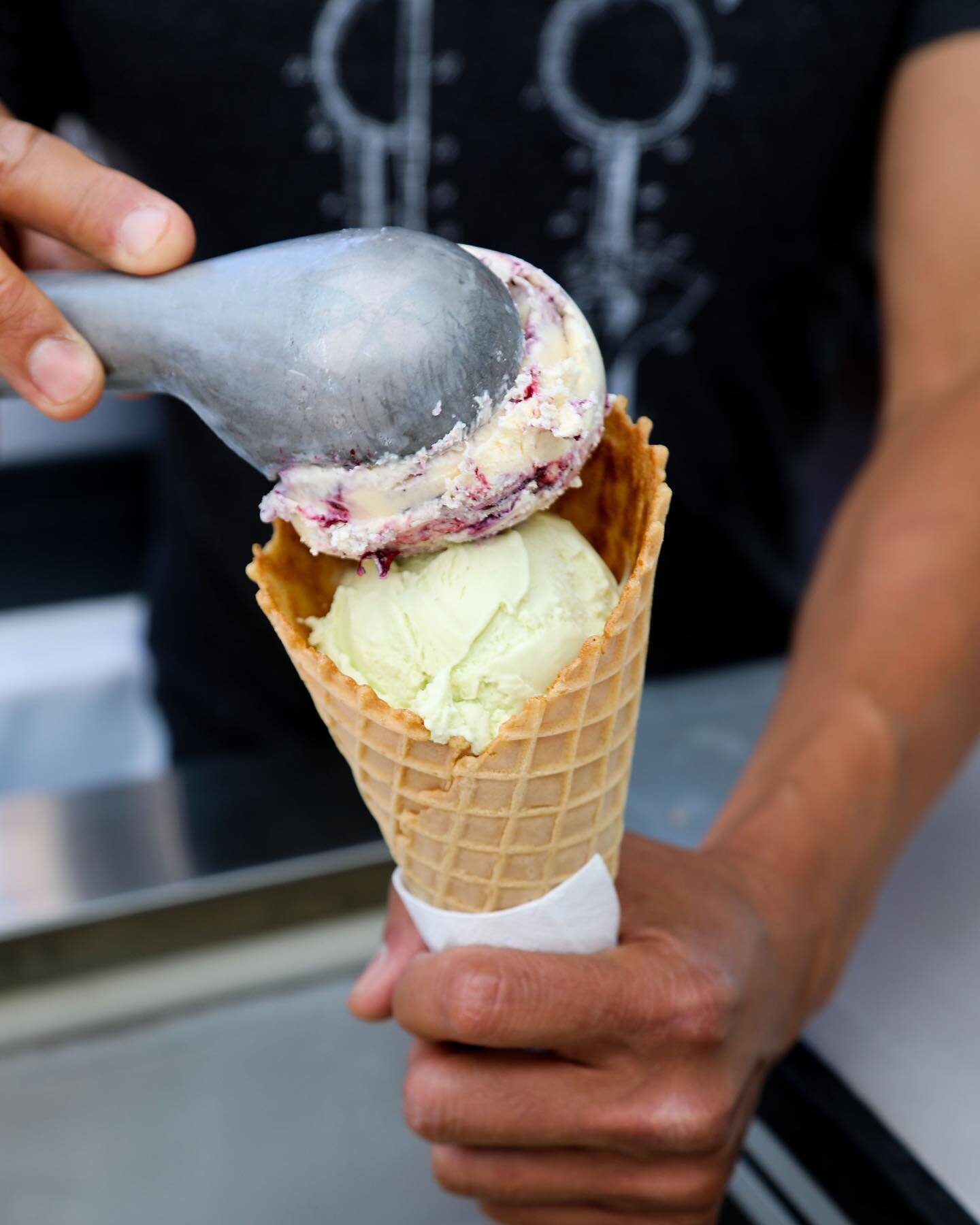 Perfect weather for our Pop-Up today at @erbpublichouse ☀️ Grab some scoops and pints to go, 6-9PM.