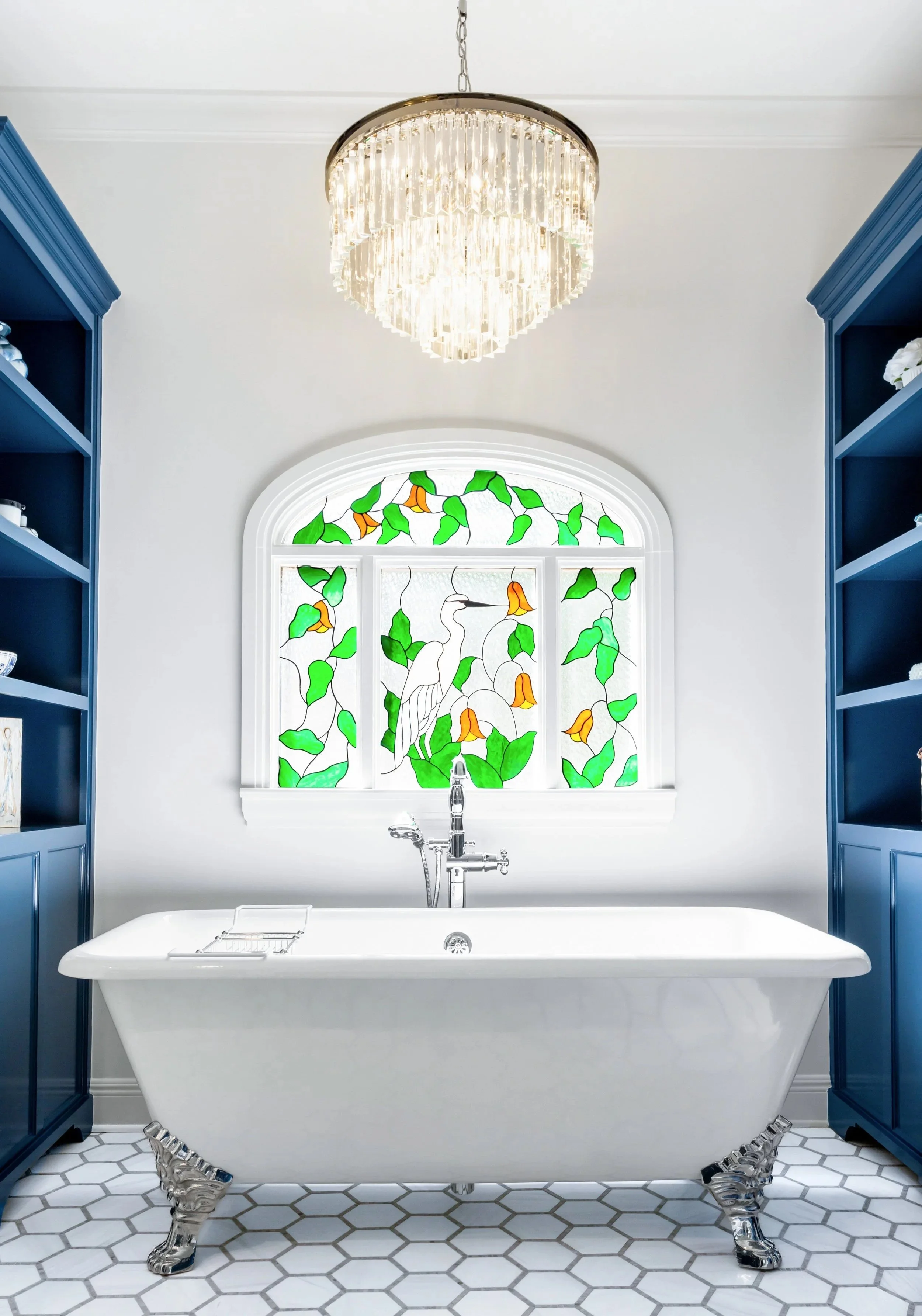 Clover+edit.2-1.1-2.jpg+Tub+With+Chandlier+Light+On.jpg
