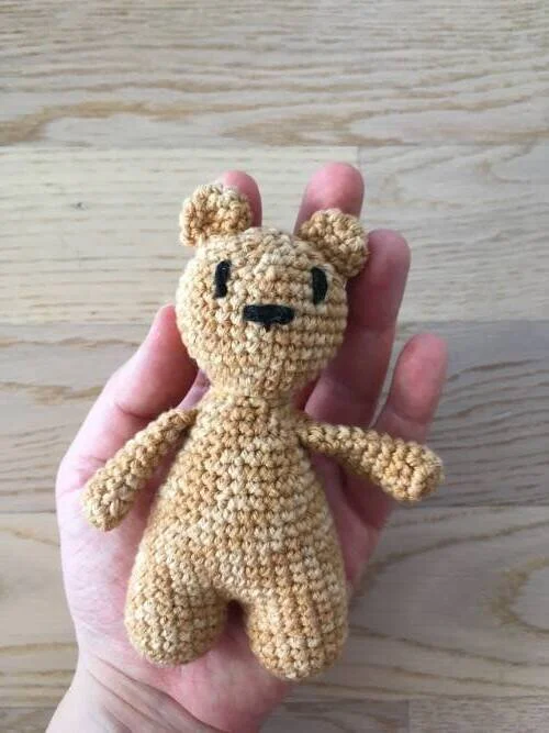 Der Mini Kuschelbär - eine Häkelanleitung