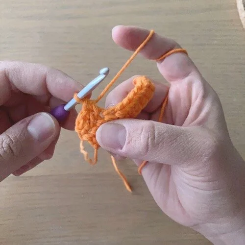 Wie häkelt man halbe Stäbchen?