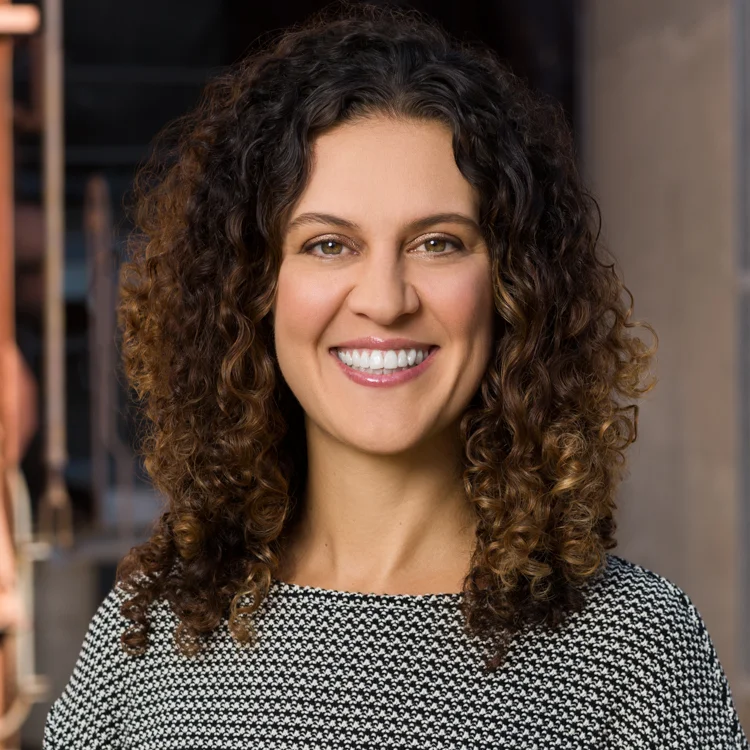 Gabi_Perez_Headshot_17M4220_SQ1.jpg