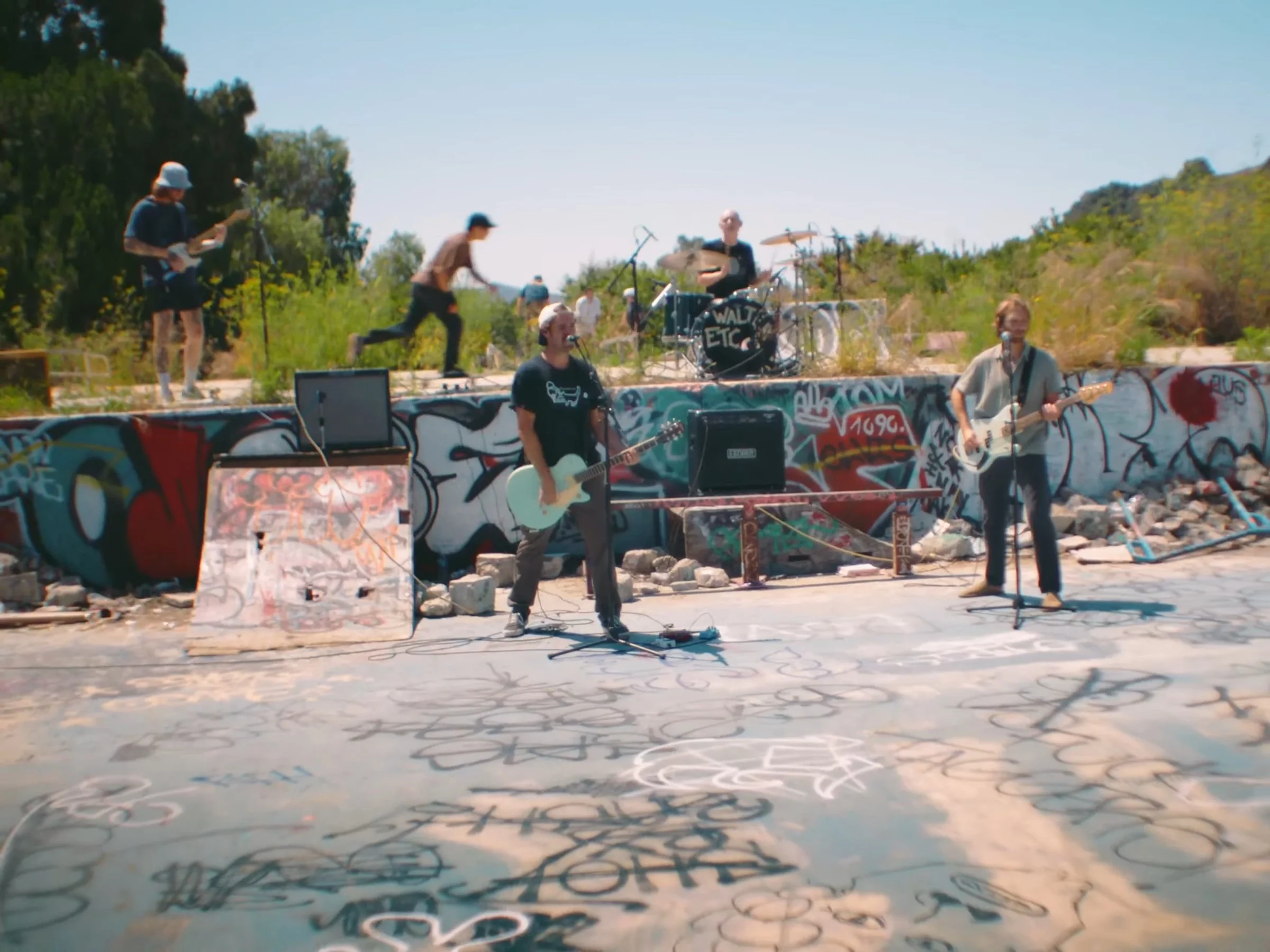 VS--YouTube-WalterEtc-HappyToBeHereSomethingToSomeoneSomewhereLiveFromARiverbedMusicVideo-0’15”.jpg