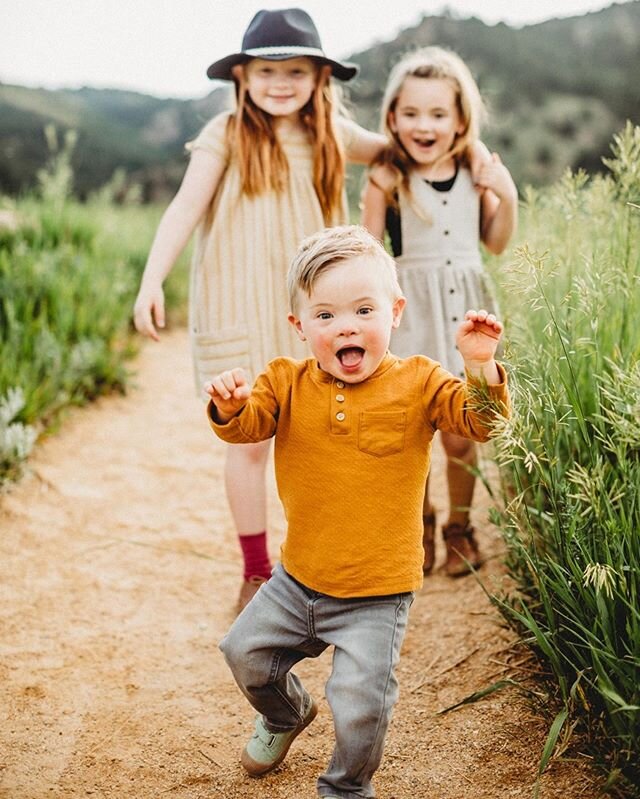 One of my favorite families came out to CO and did a shoot! My heart is so full. I love this new home of mine. Look how stunning it is😍😭 Excited to finish up this session tonight❤️ #denverfamilyphotographer #denverlifestylephotographer #denverphoto