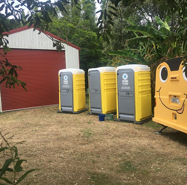We deliver ALL over Auckland (and further!). We discovered this beautiful spot whilst delivering showers and fresh flushing loos for happy glampers! #dudersbeach #glamping #freshflush #summer #campingnz