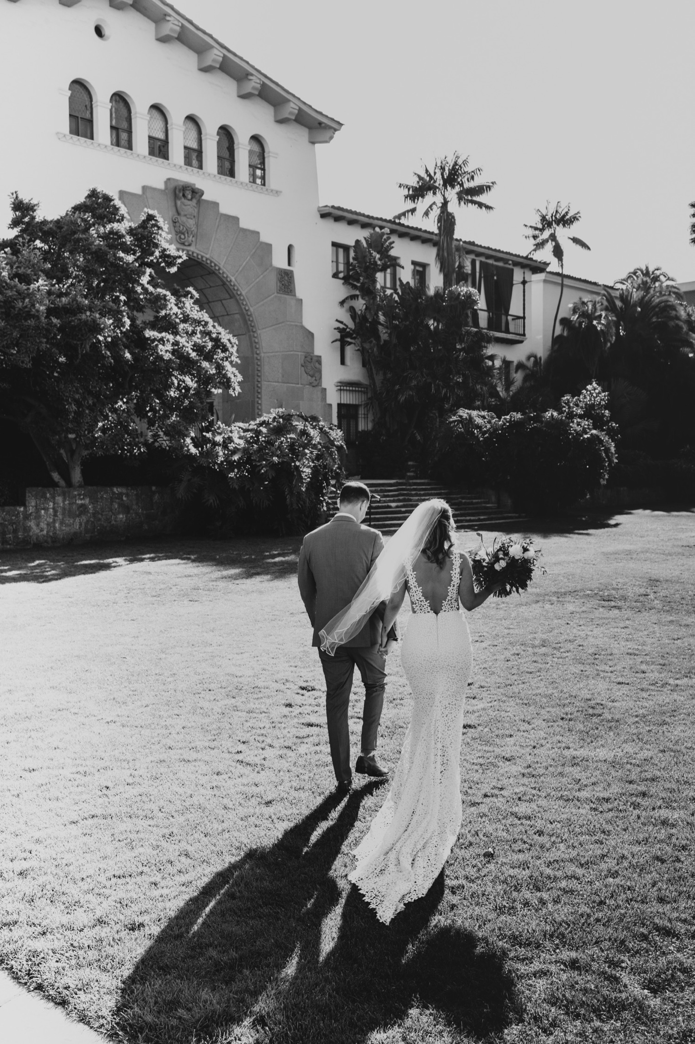 Wedding ceremony on outdoor lawn at the Santa Barbara Courthouse.