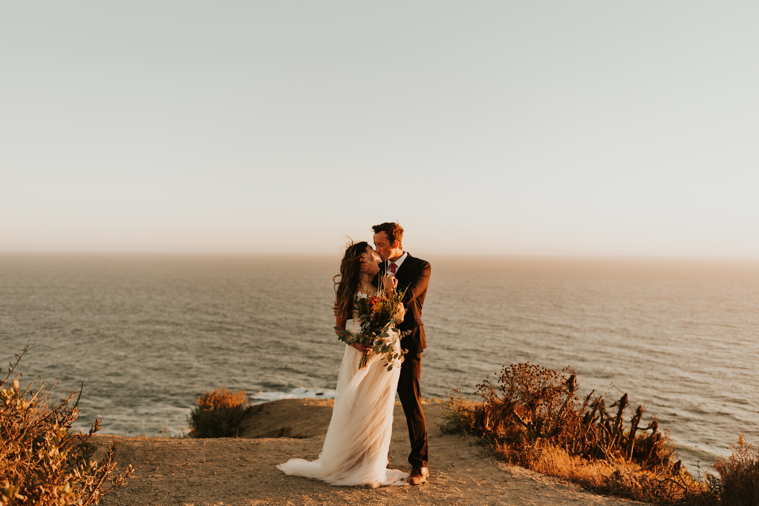 Point Dume Elopement | Malibu Elopement Photographer | California Elopement Photographer | Cliffside Elopement | Places to Elope in SoCal #elopement 