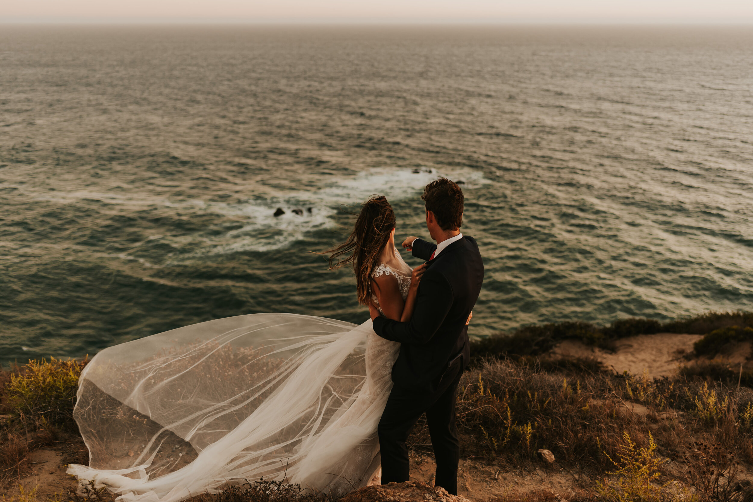 Point Dume Elopement | Malibu Elopement Photographer | California Elopement Photographer | Cliffside Elopement | Places to Elope in SoCal #elopement 