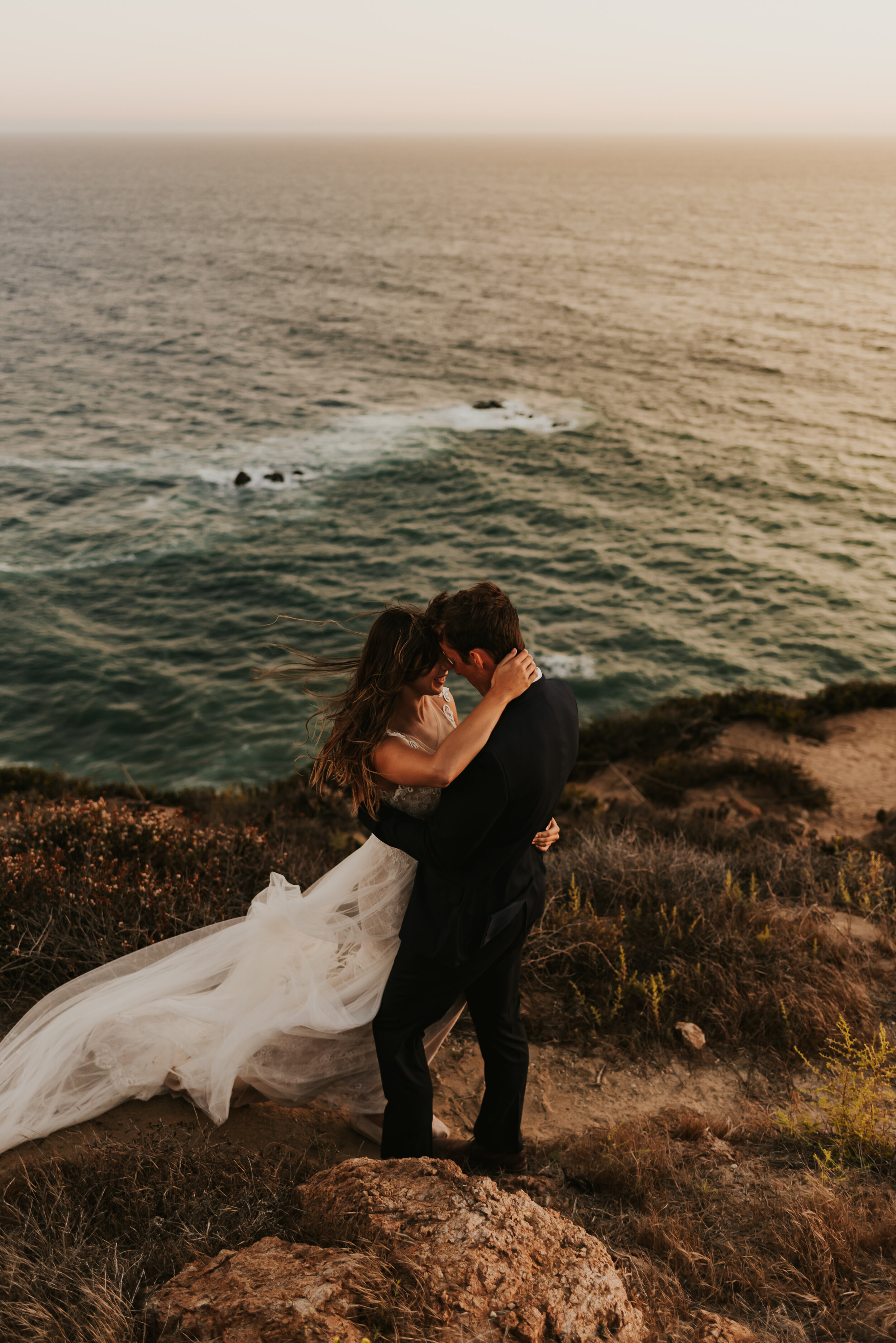 Point Dume Elopement | Malibu Elopement Photographer | California Elopement Photographer | Cliffside Elopement | Places to Elope in SoCal #elopement 