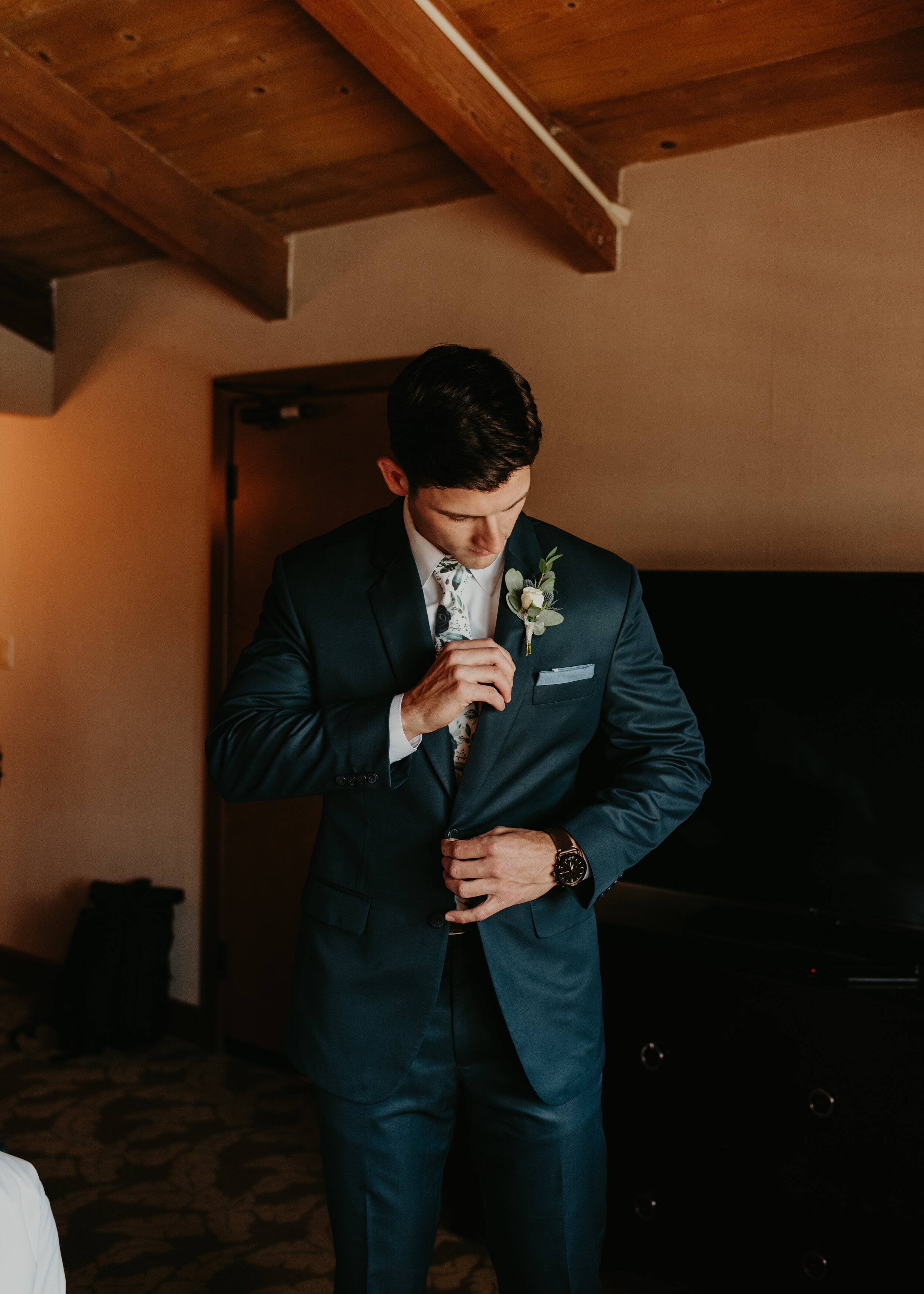 Intimate Wedding in San Diego | getting ready photos | San Diego Elopement Photographer | Southern California elopement photographer | small wedding | couple eloping in san diego