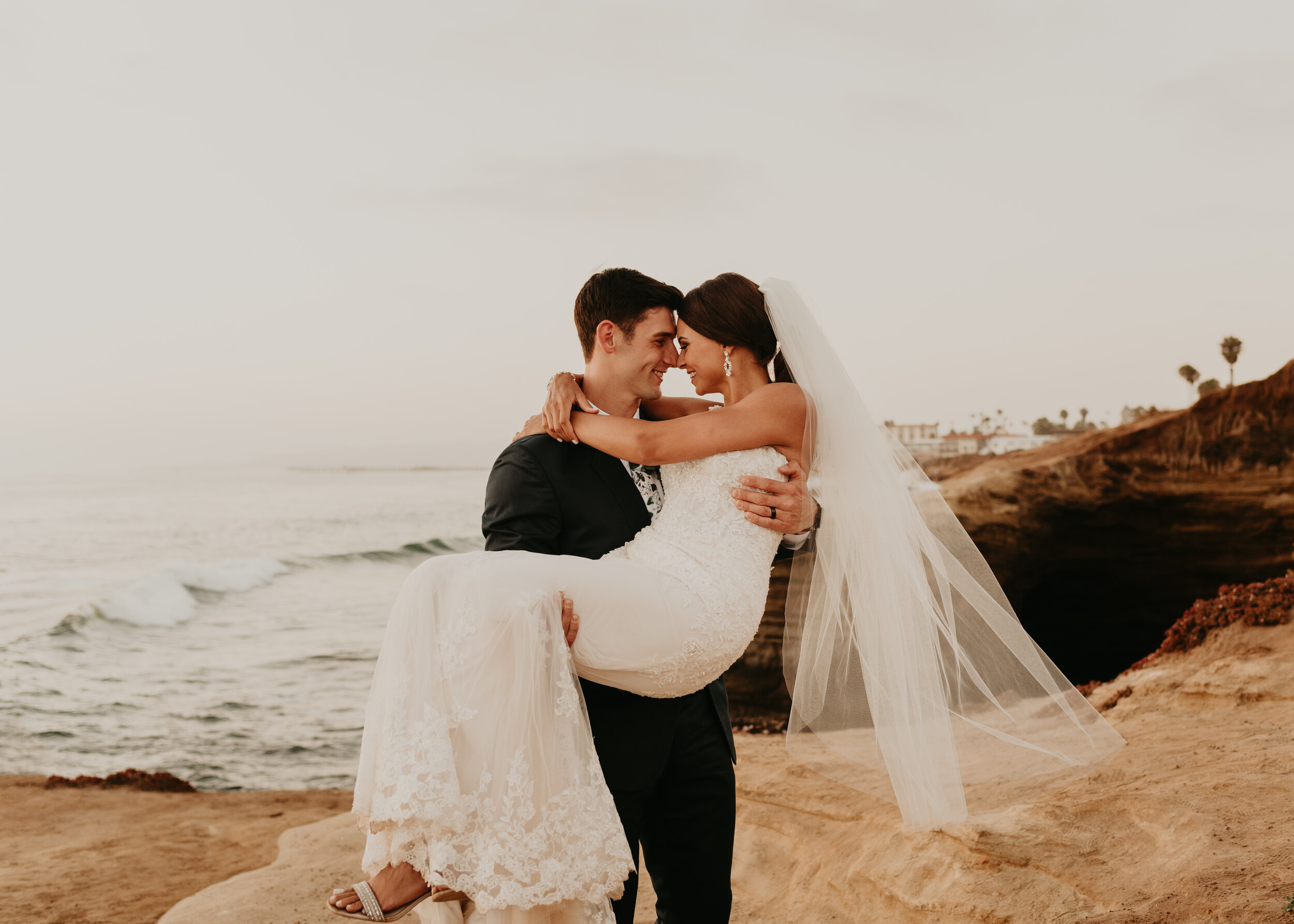 Sunset Cliffs Elopement in San Diego | Sunset Cliffs wedding portraits | San Diego Elopement Photographer | Southern California elopement photographer | couple eloping in san diego | beach elopement 