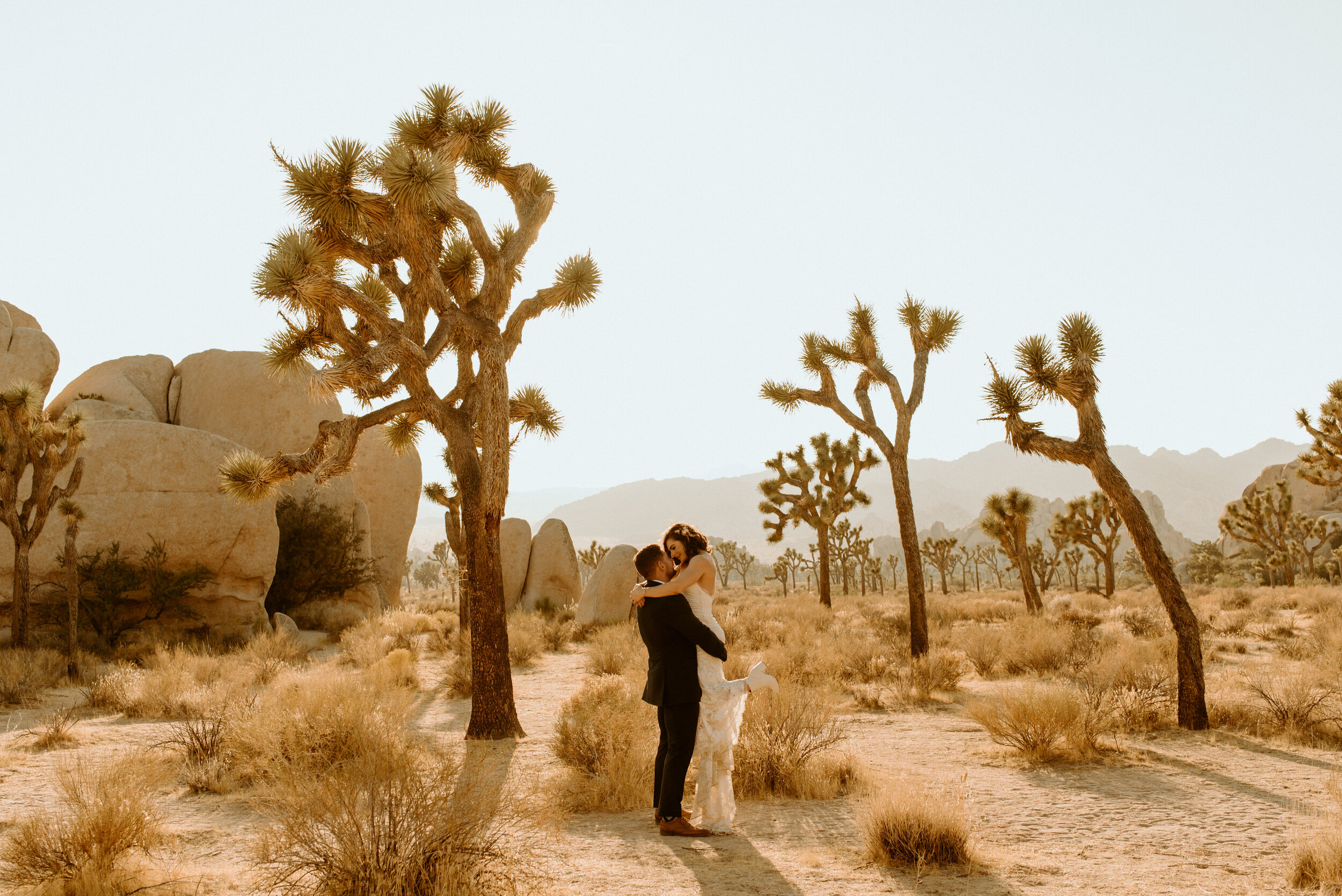 Best Places to Elope in California | Joshua Tree Elopement | California Elopement Photographer | Elopement Tips