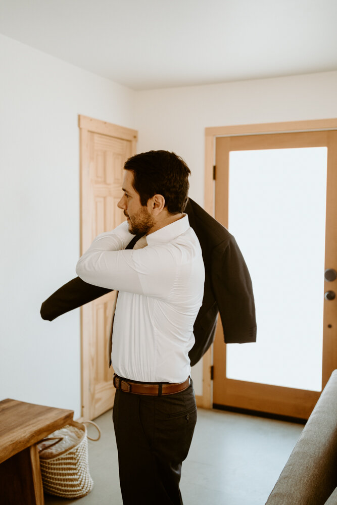 Joshua Tree Elopement | Getting Ready at Aesthetic Boho Airbnb | Sunset Vow Ceremony | Minimalist Stylish Couple 