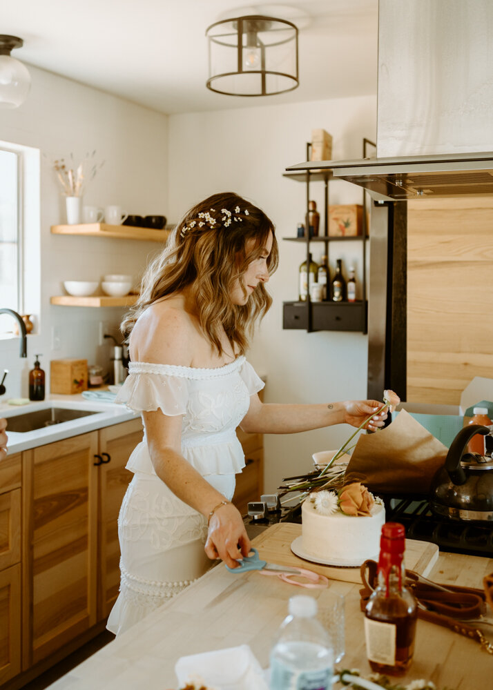 Joshua Tree Elopement | Getting Ready at Aesthetic Boho Airbnb | Sunset Vow Ceremony | Minimalist Stylish Couple 