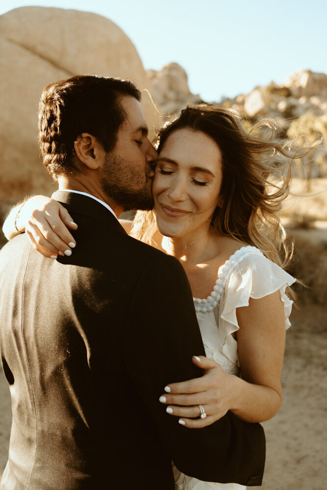 Joshua Tree Elopement | Getting Ready at Aesthetic Boho Airbnb | Sunset Vow Ceremony | Minimalist Stylish Couple 