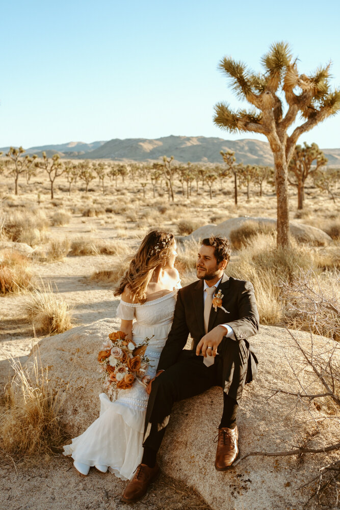 Joshua Tree Elopement | Getting Ready at Aesthetic Boho Airbnb | Sunset Vow Ceremony | Minimalist Stylish Couple 