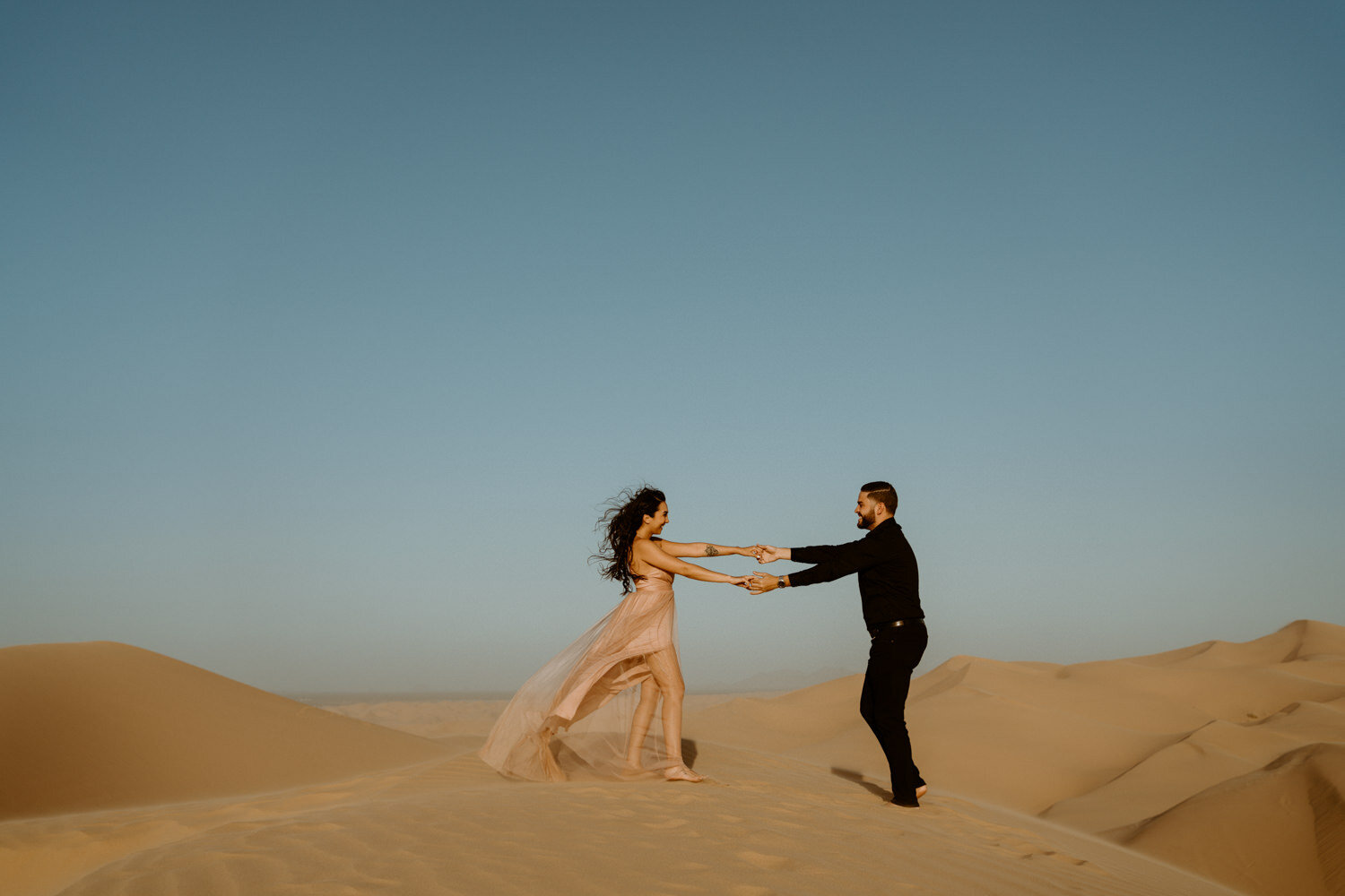 Sand Dunes Adventure Engagement Session | Southern California Couples Photos | creative couples photos  | Glamis Sand Dunes