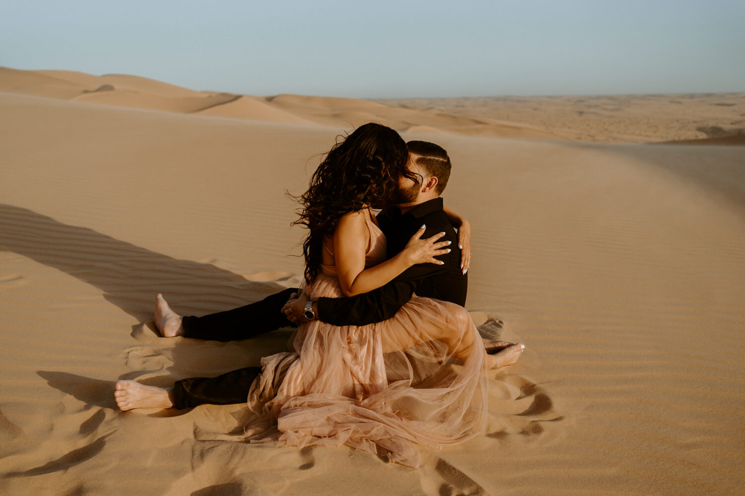 Sand Dunes Adventure Engagement Session | Southern California Couples Photos | creative couples photos  | Glamis Sand Dunes